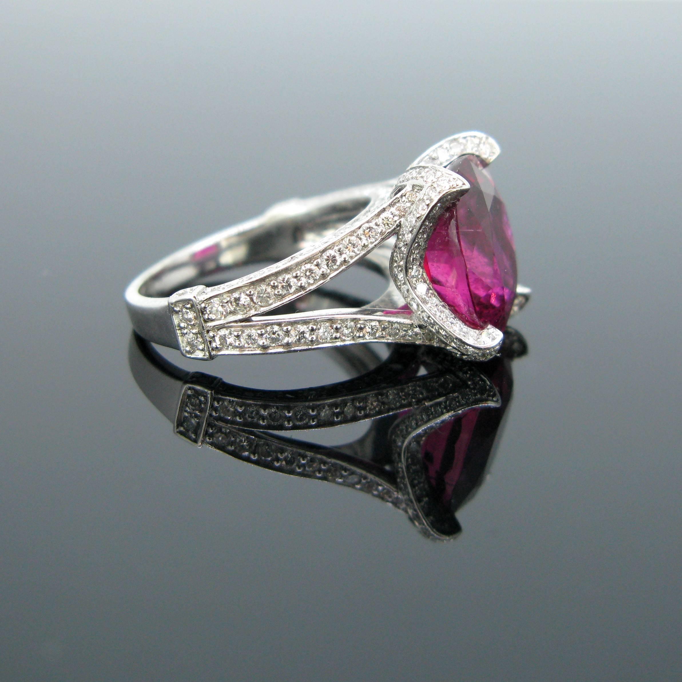Contemporary Tourmaline Diamond 18 Karat White Gold Cocktail Ring In New Condition In London, GB