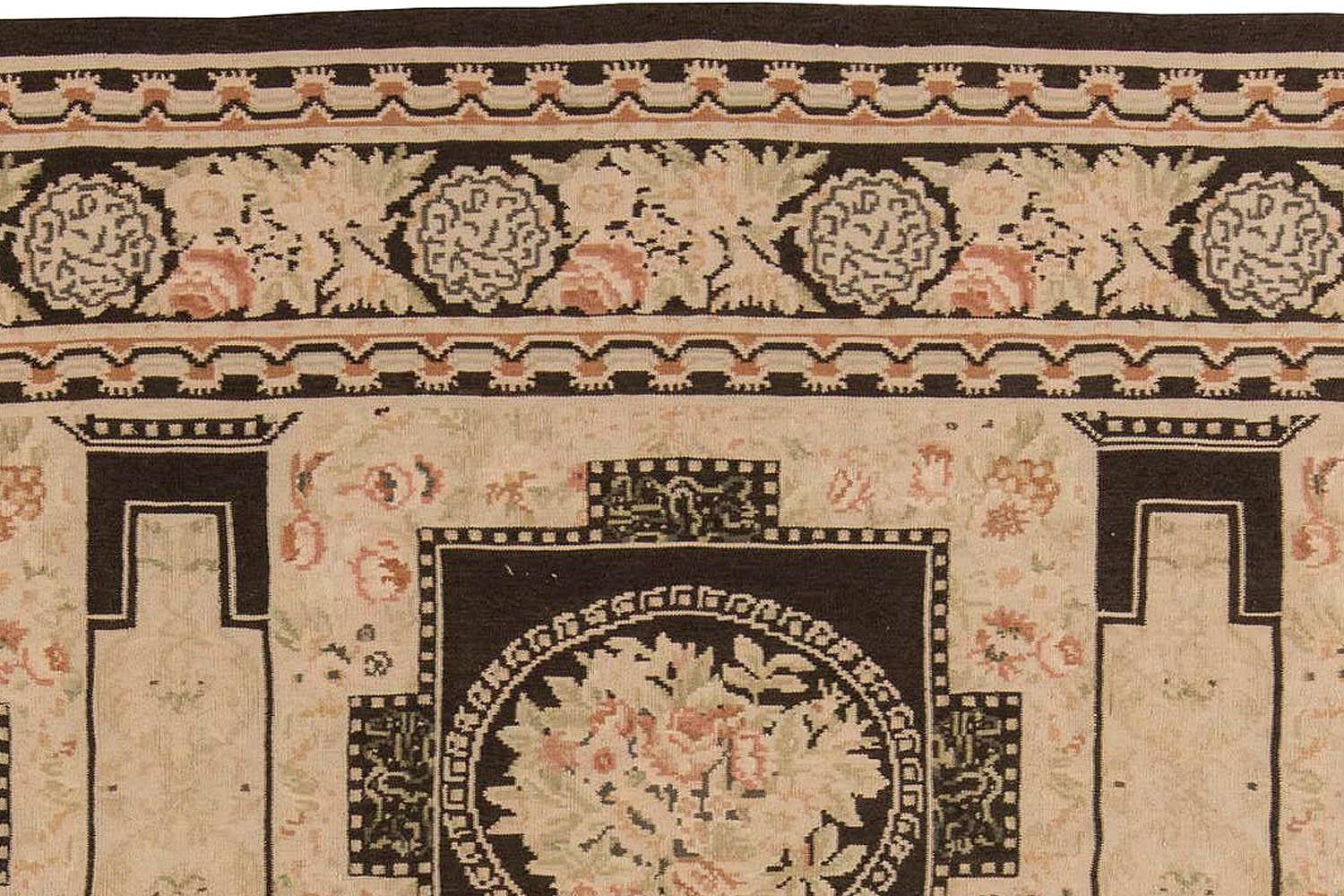 Zeitgenössischer, traditioneller, europäischer, inspirierter bessarabischer Teppich von Doris Leslie Blau (Handgeknüpft) im Angebot