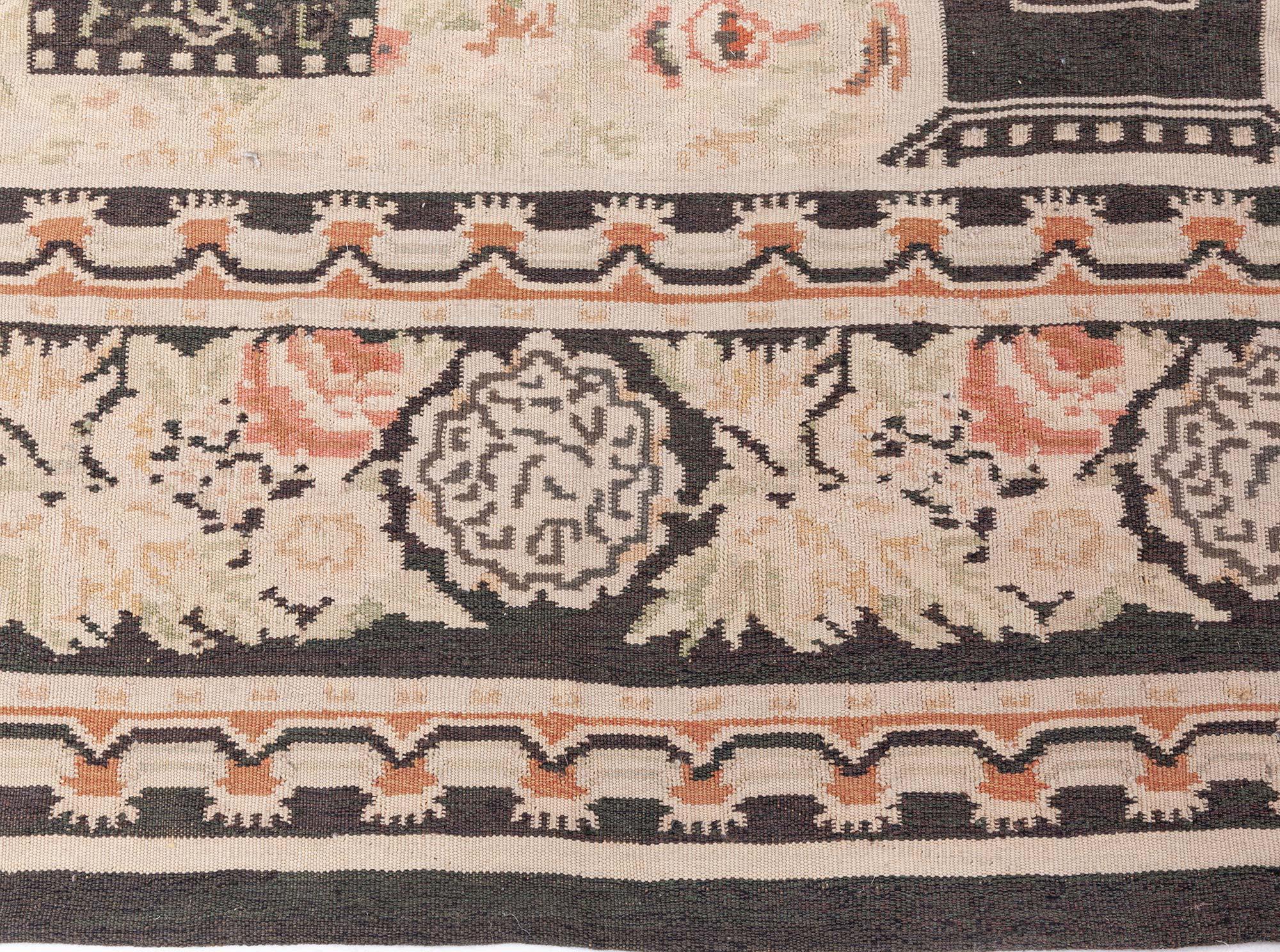 Zeitgenössischer, traditioneller, europäischer, inspirierter bessarabischer Teppich von Doris Leslie Blau (Handgeknüpft) im Angebot