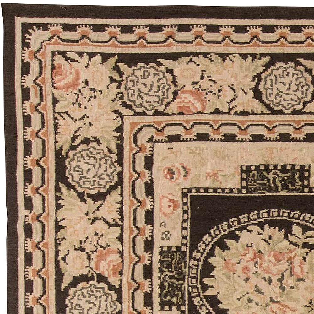 Zeitgenössischer, traditioneller, europäischer, inspirierter bessarabischer Teppich von Doris Leslie Blau im Zustand „Neu“ im Angebot in New York, NY