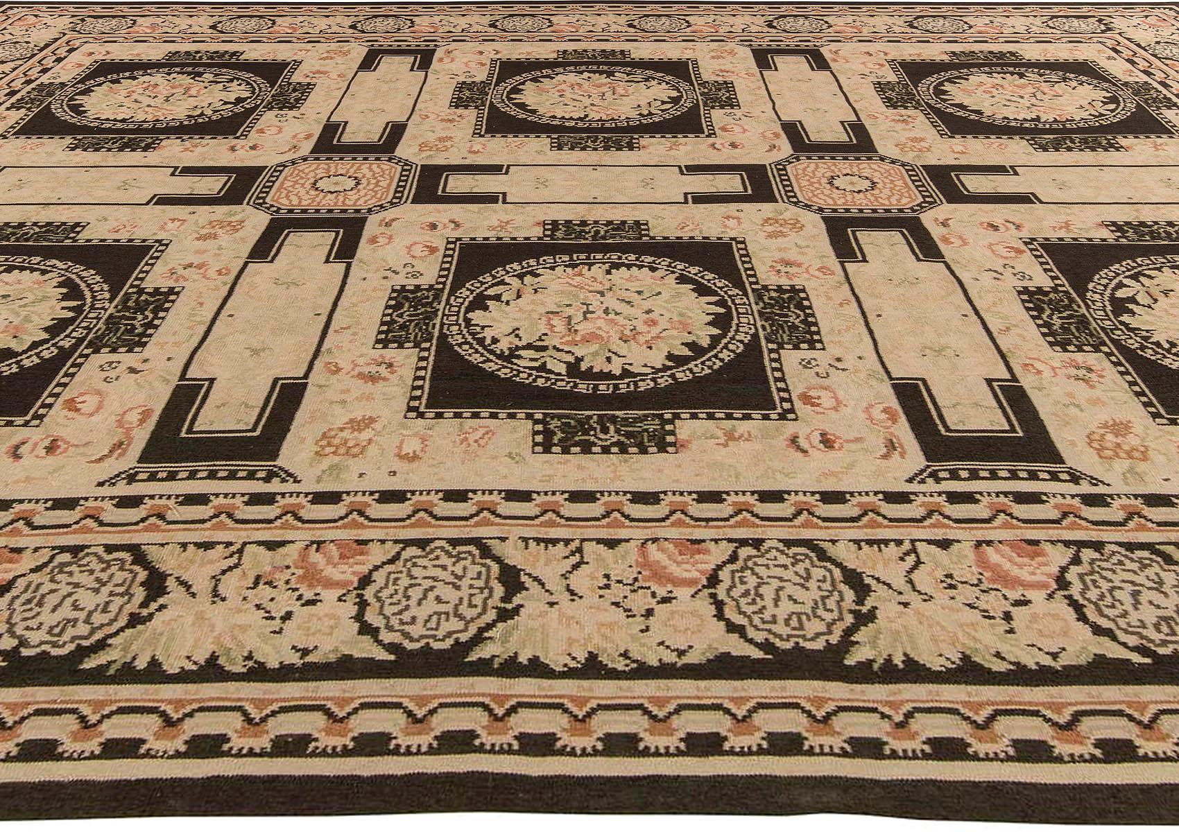 Zeitgenössischer, traditioneller, europäischer, inspirierter bessarabischer Teppich von Doris Leslie Blau (21. Jahrhundert und zeitgenössisch) im Angebot