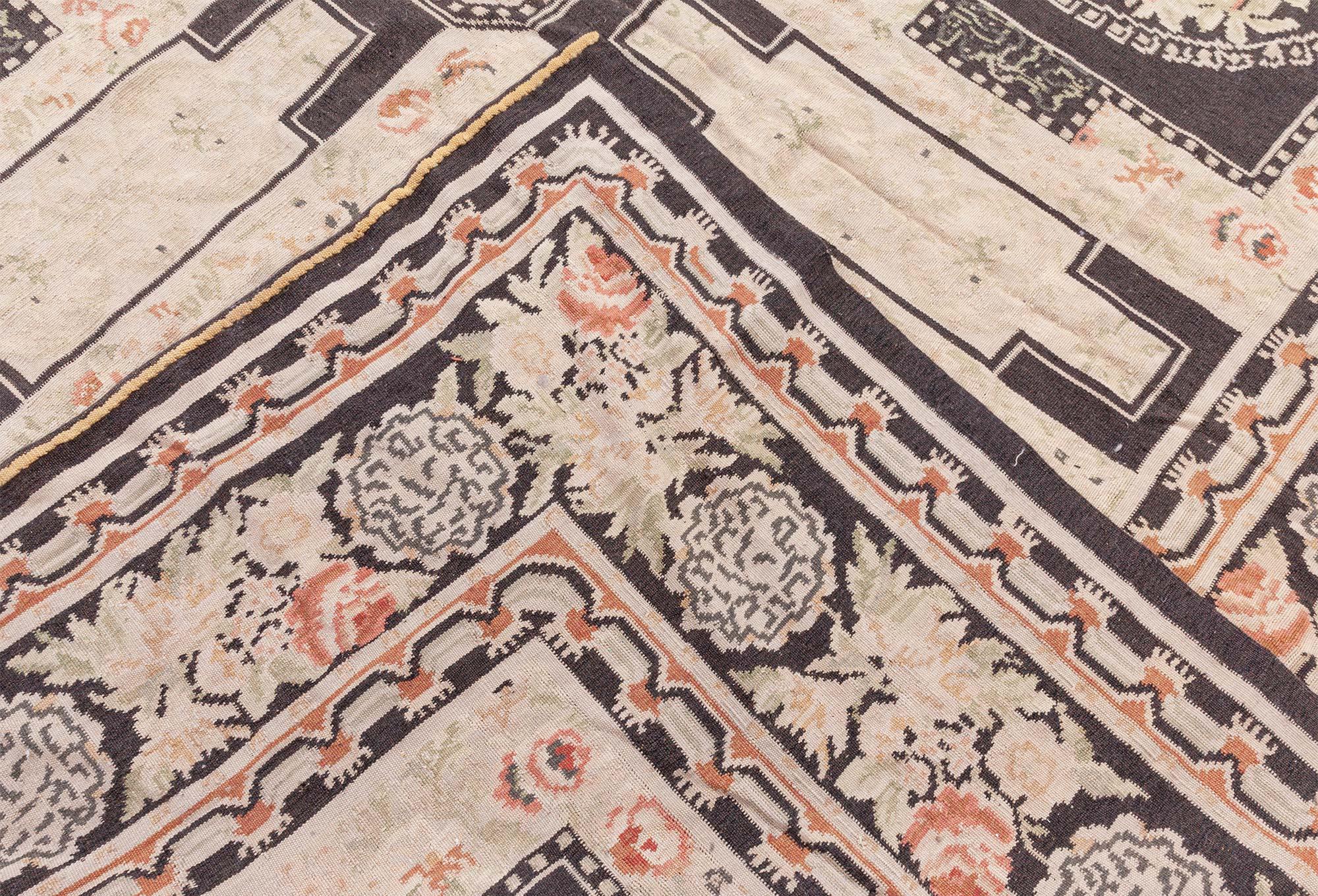 Zeitgenössischer, traditioneller, europäischer, inspirierter bessarabischer Teppich von Doris Leslie Blau im Angebot 1