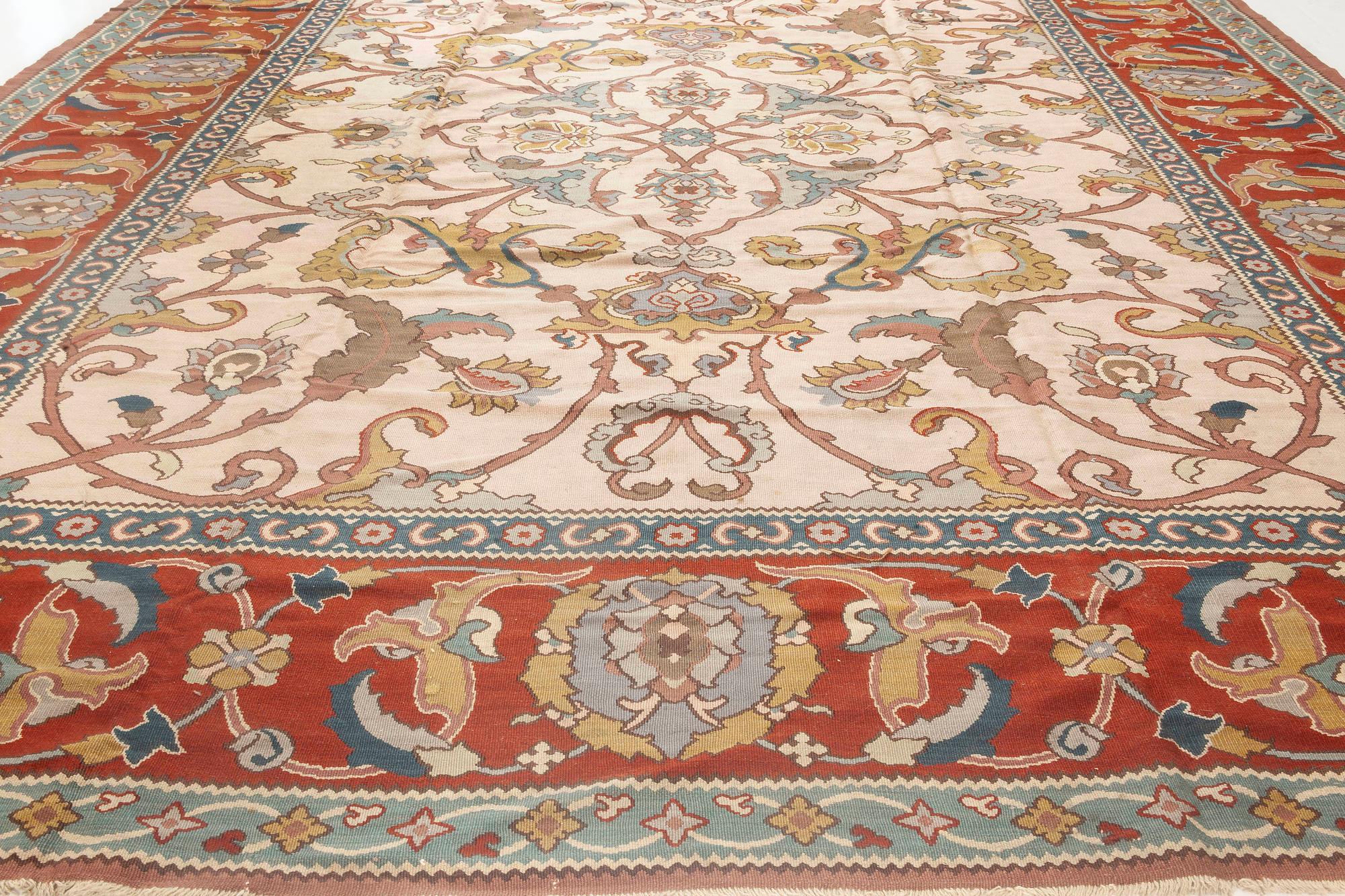 Contemporary Traditional Floral Design Flat-Weave Wool Rug by Doris Leslie Blau In New Condition For Sale In New York, NY
