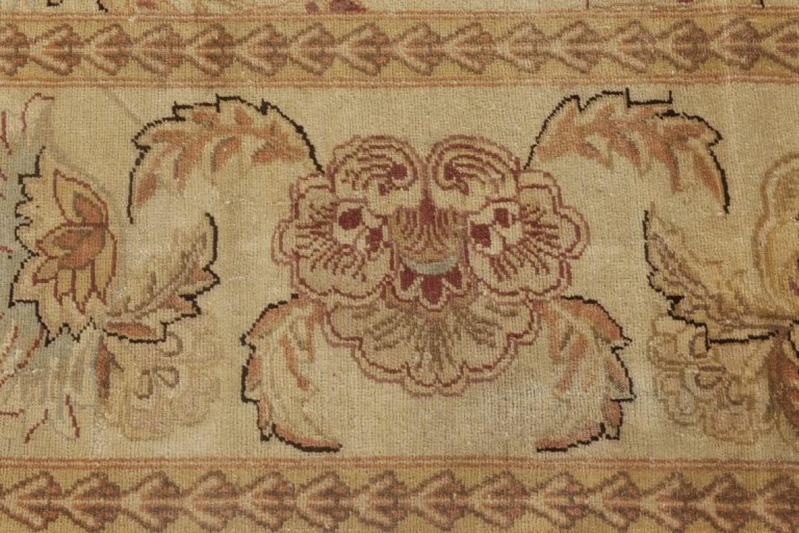 Zeitgenössischer, traditioneller, inspirierter Teppich im floralen Design von Doris Leslie Blau (Handgeknüpft) im Angebot