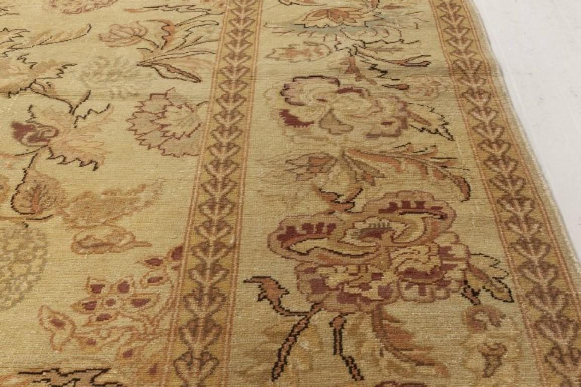 Contemporary Traditional Inspired Floral Design Rug by Doris Leslie Blau In New Condition For Sale In New York, NY