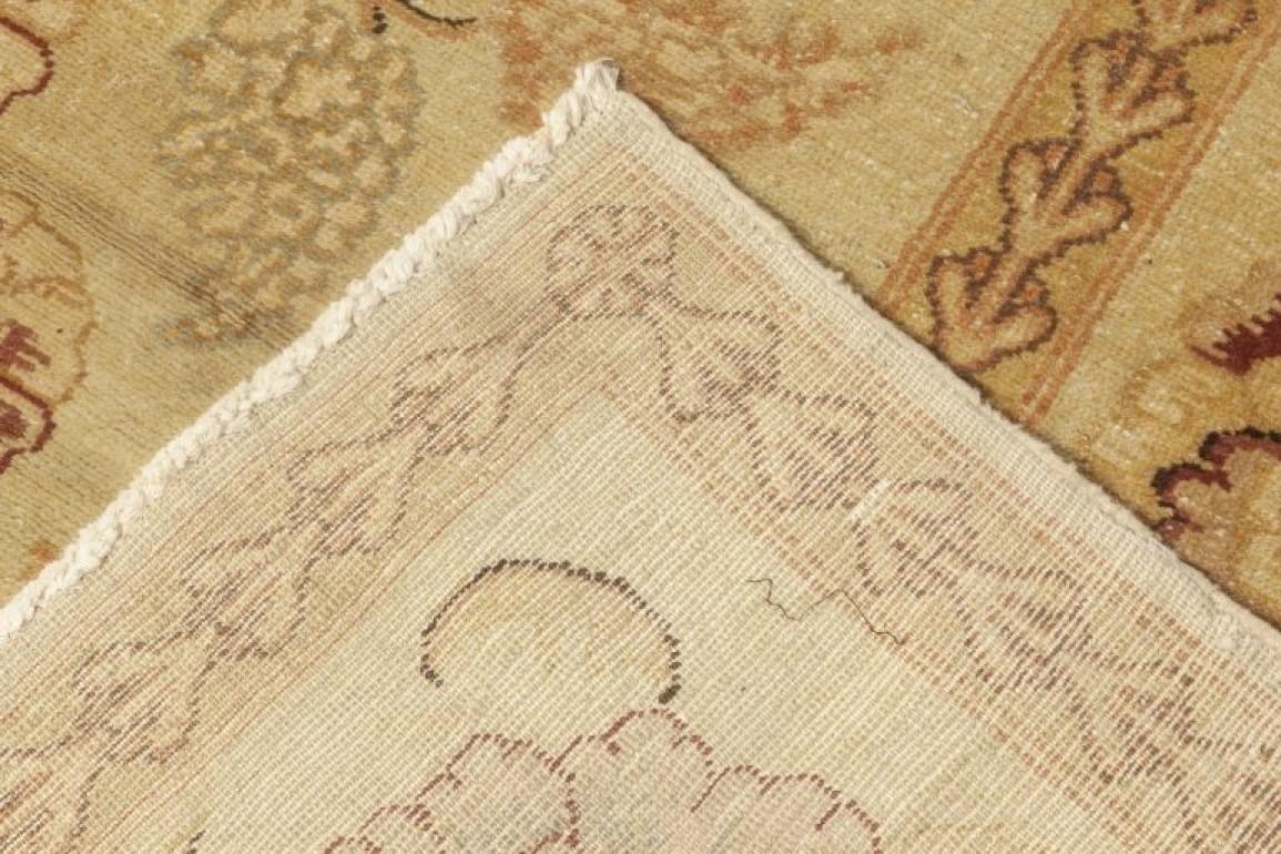 Zeitgenössischer, traditioneller, inspirierter Teppich im floralen Design von Doris Leslie Blau (Wolle) im Angebot