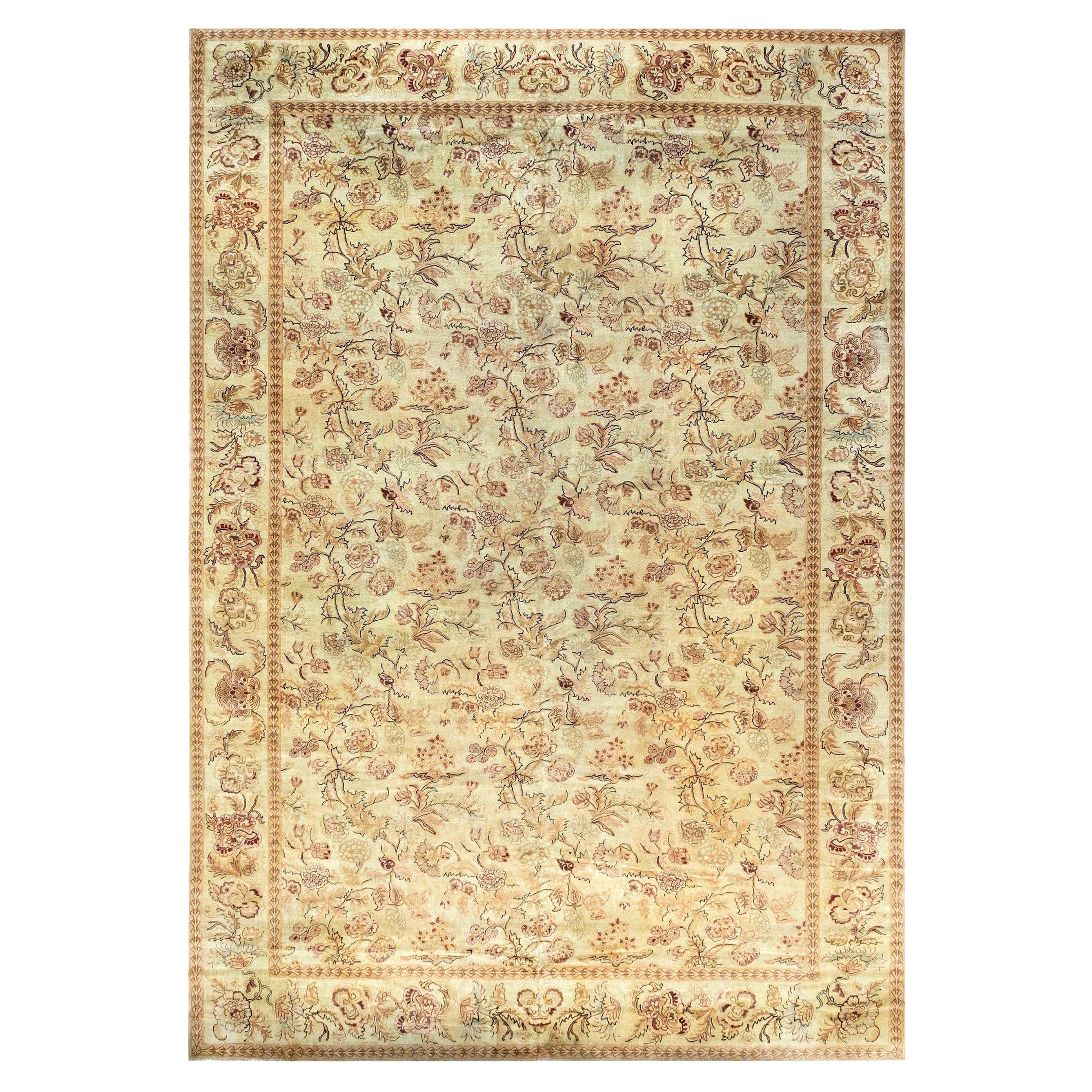 Zeitgenössischer, traditioneller, inspirierter Teppich im floralen Design von Doris Leslie Blau im Angebot