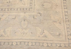 Tappeto "Givre" in stile tradizionale contemporaneo, oversize, grigio Tabriz con dettagli blu