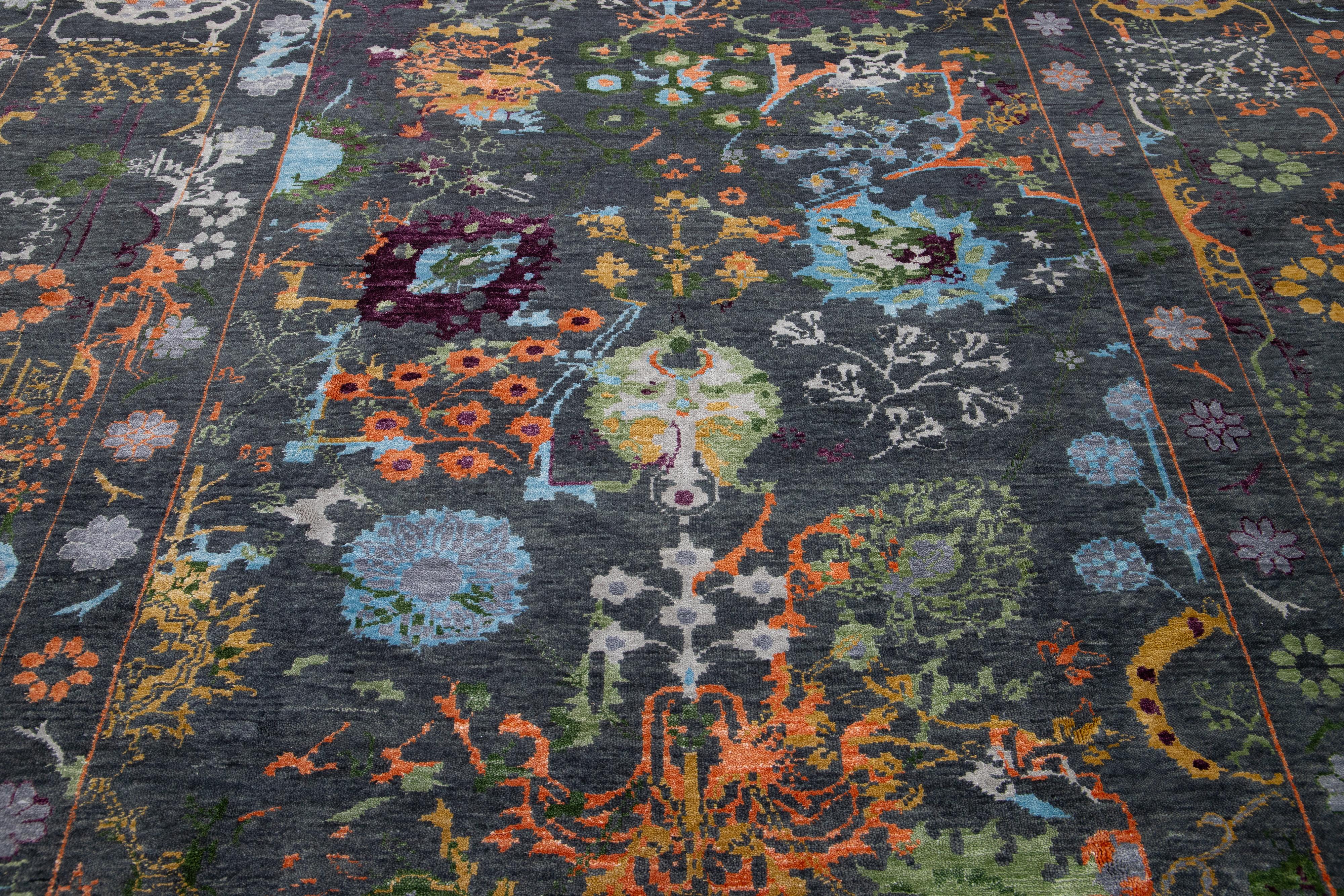 Contemporary Transitional Handmade Wool Rug with Floral Motif In Charcoal   In New Condition For Sale In Norwalk, CT