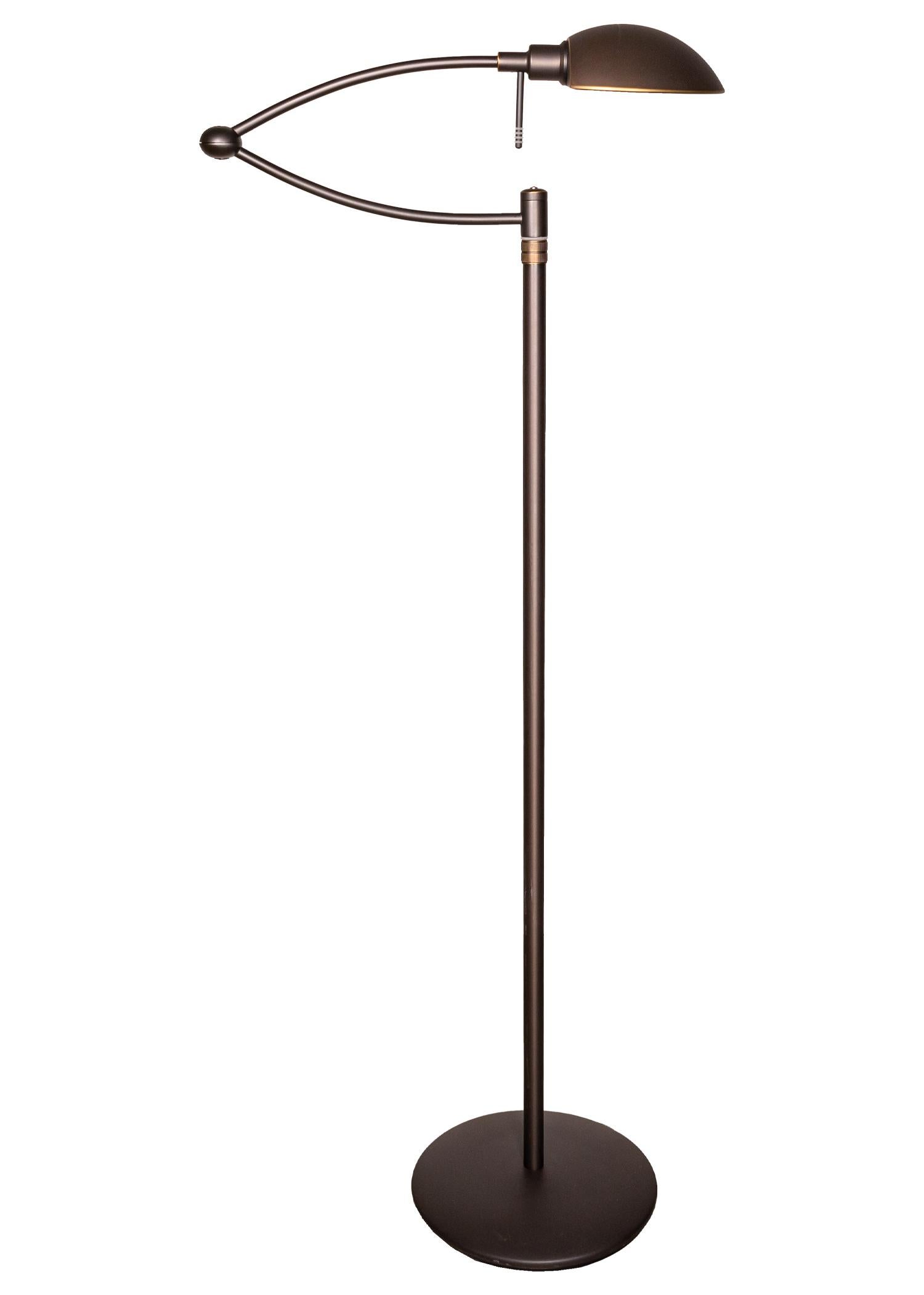 Zeitgenössische Übergangs-Stehlampen aus Metall mit Swing-Armlehnen von Holtkotter im Zustand „Gut“ in Keego Harbor, MI