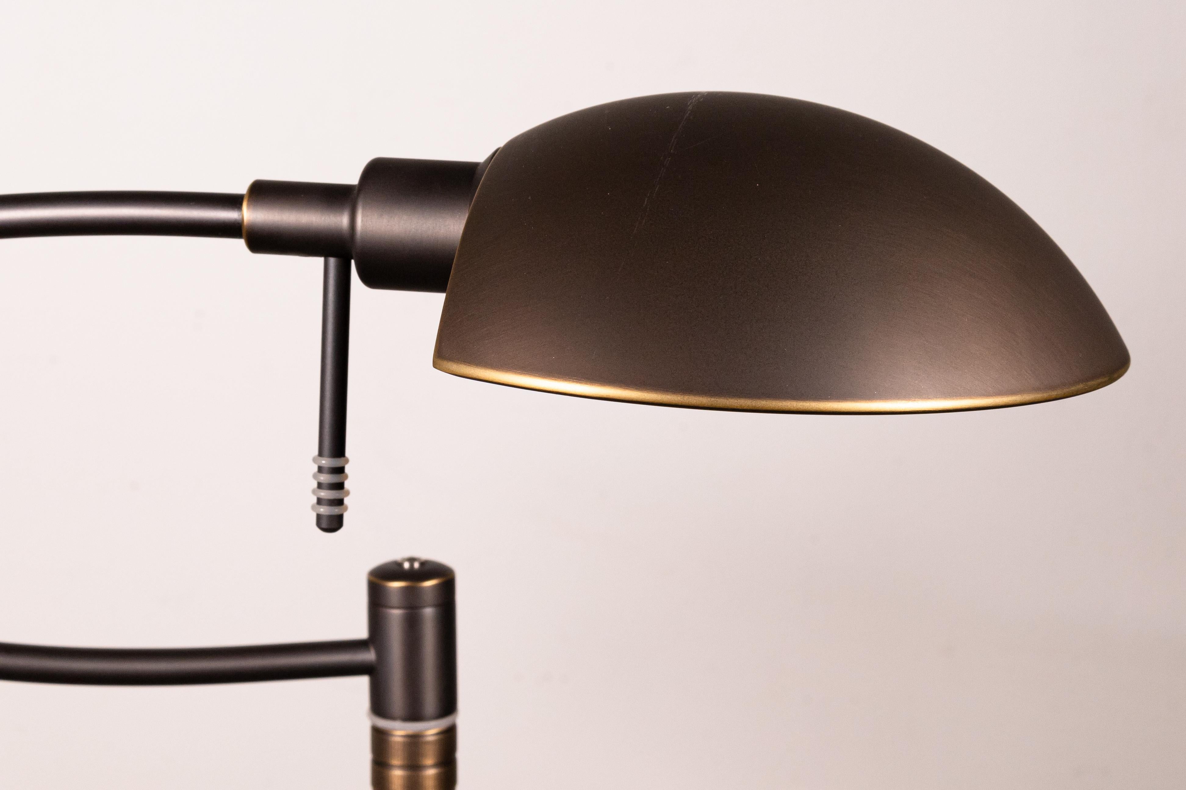Zeitgenössische Übergangs-Stehlampen aus Metall mit Swing-Armlehnen von Holtkotter 2