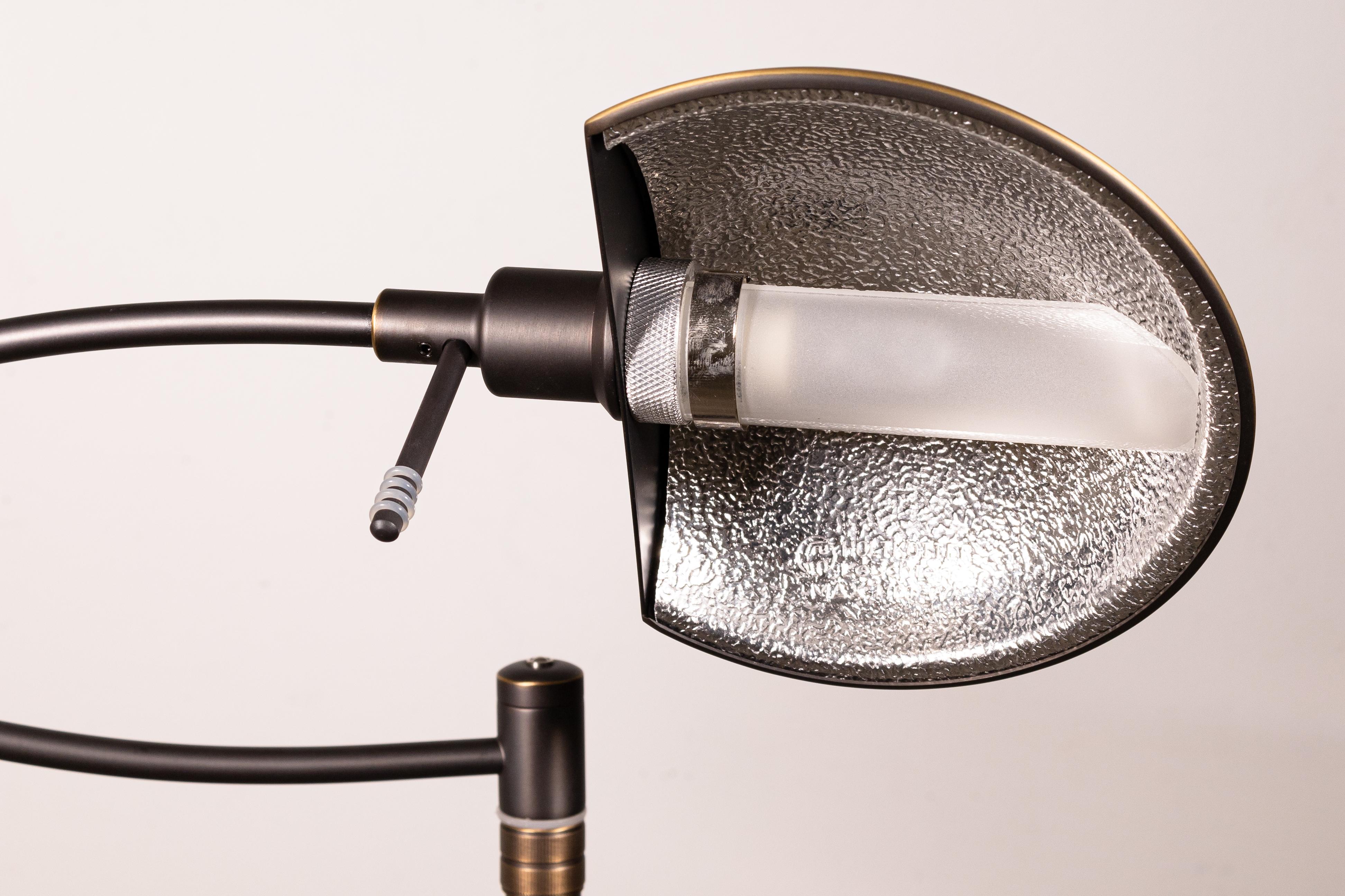 Zeitgenössische Übergangs-Stehlampen aus Metall mit Swing-Armlehnen von Holtkotter 3