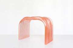 Sgabello contemporaneo in resina organica trasparente rosa Boudin di Sabourin Costes