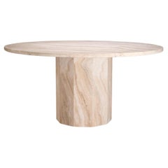 Mesa de comedor contemporánea de mármol travertino.