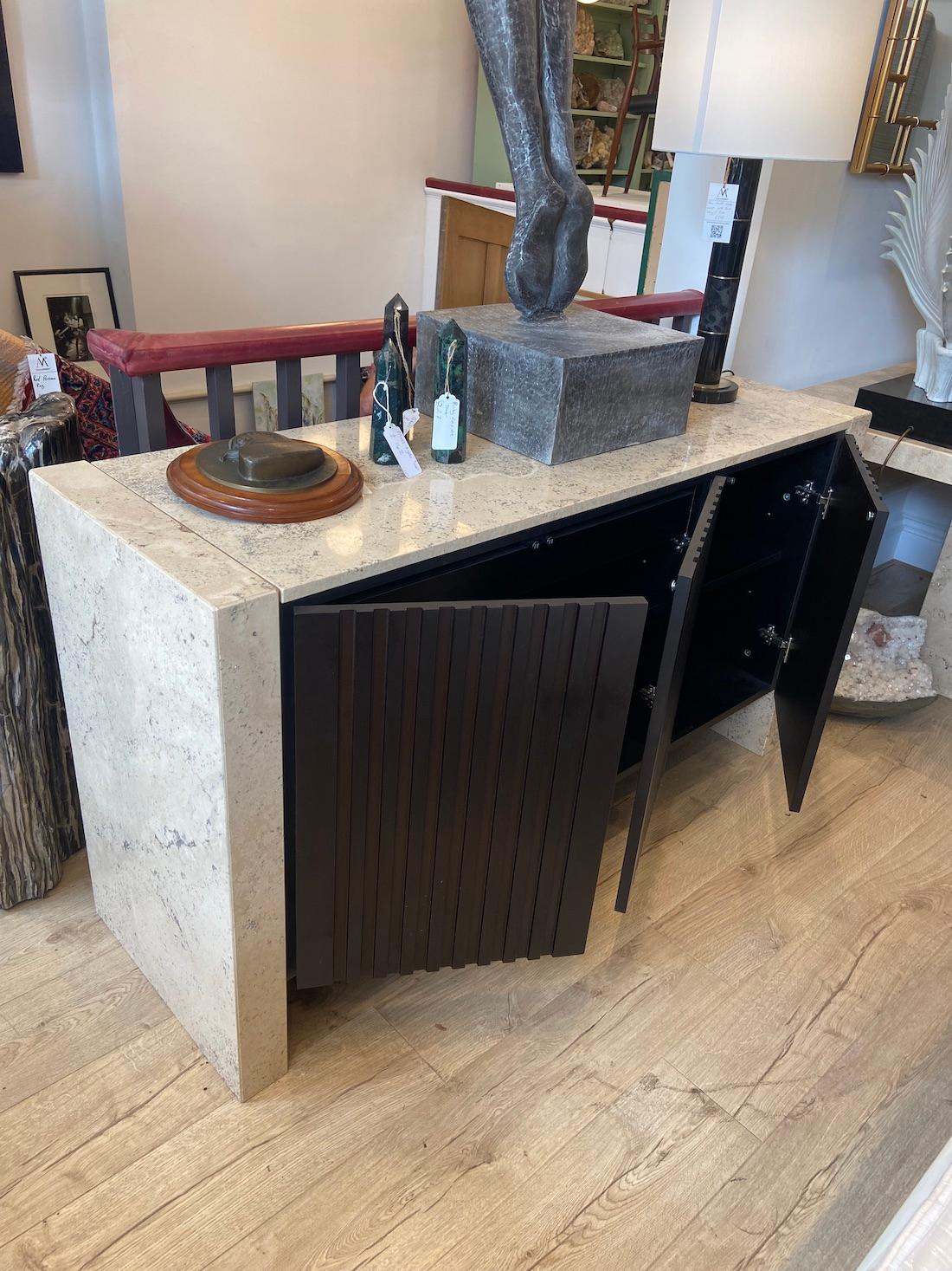 Aparador Travertino Contemporáneo Con Puertas Frontal Negro Europeo en venta