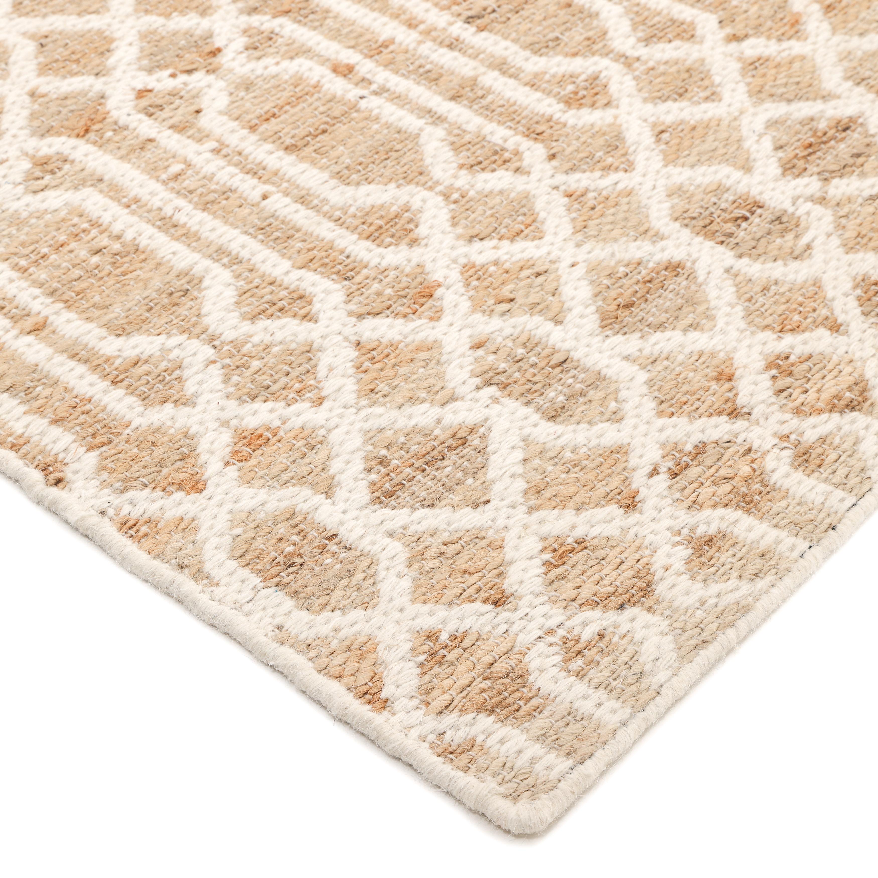Bridging the gap between traditional and modern, the Transitional Jute collection features rugs that exemplify versatility. Soft underfoot with a pleasing combination of textures, these vintage-inspired rugs add traditional beauty to any room.