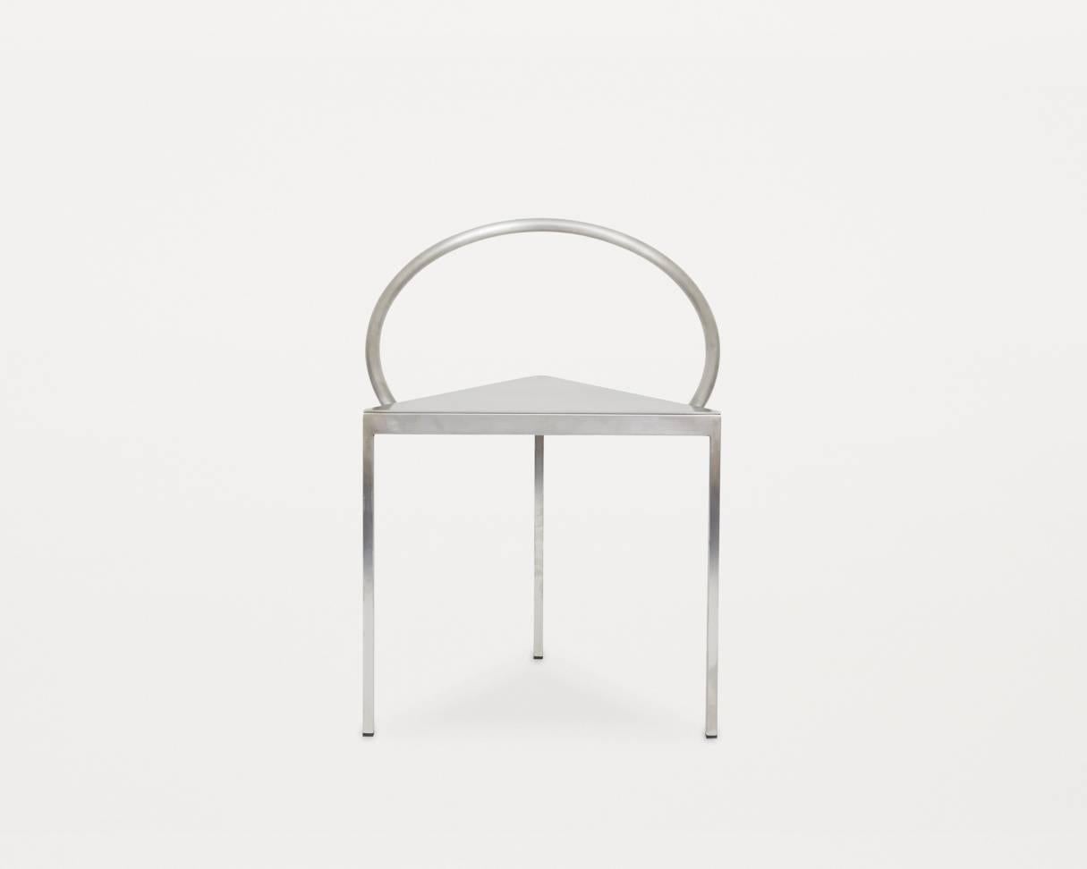 Scandinave moderne FRAMA - Chaise sculpturale Triangolo en acier, design scandinave minimaliste en vente