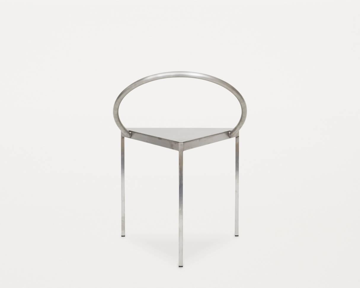 Danois FRAMA - Chaise sculpturale Triangolo en acier, design scandinave minimaliste en vente
