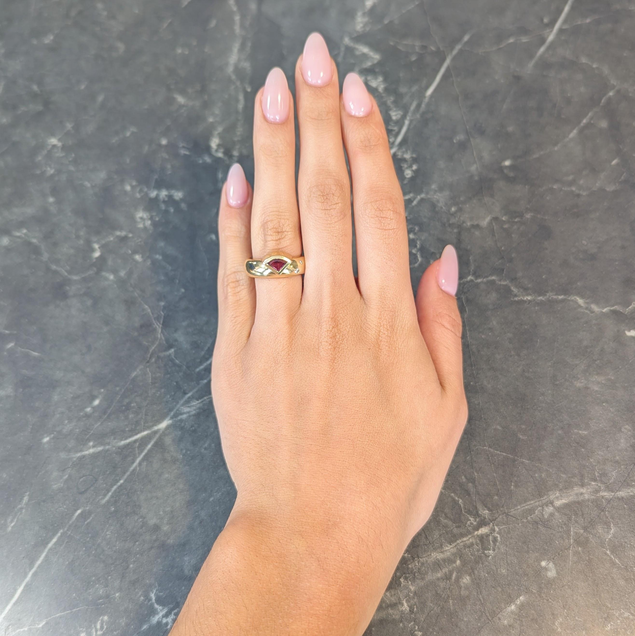 Trillion Cut Contemporary Triangular Pink Topaz Diamond 18 Karat Yellow Gold Ring For Sale