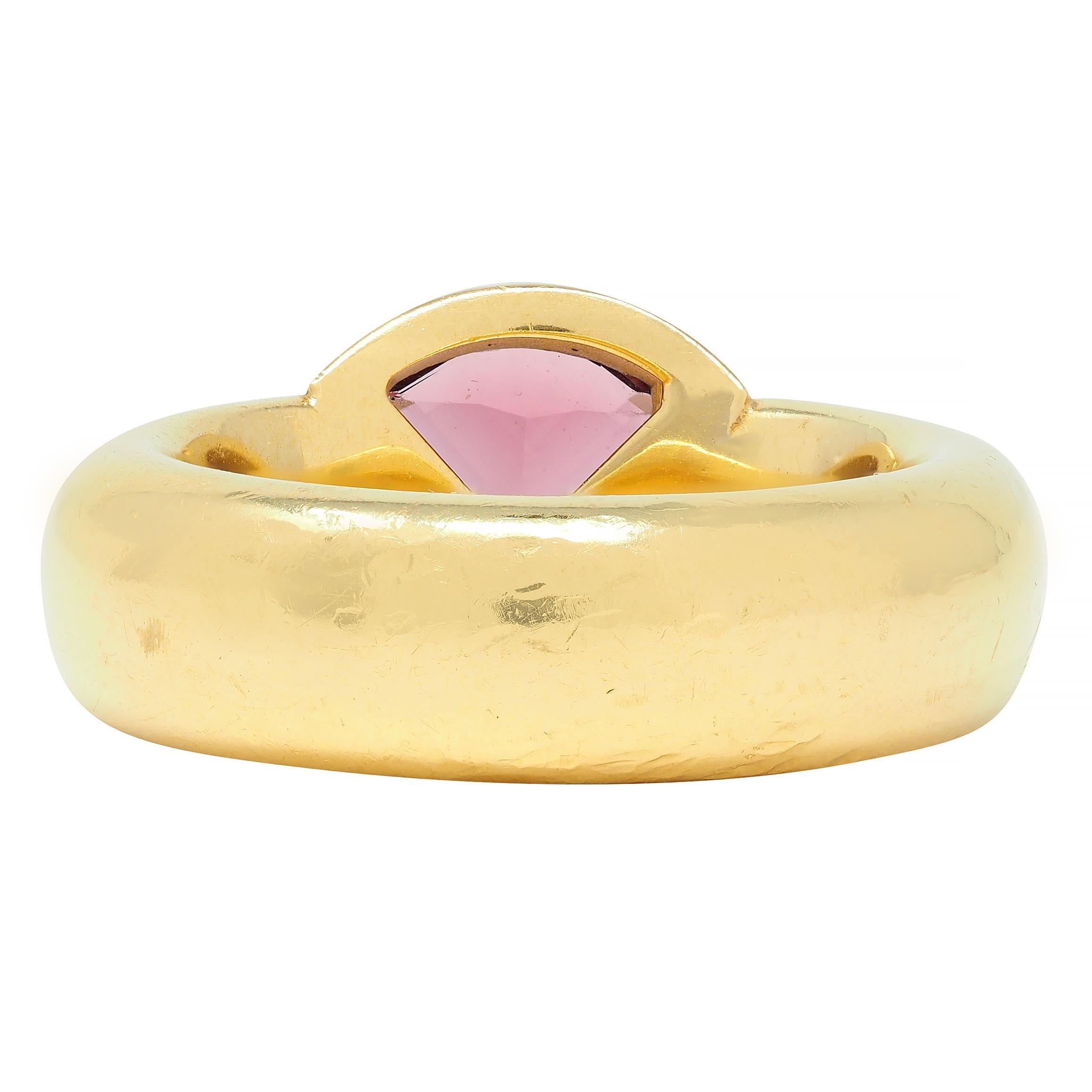 Contemporary Triangular Pink Topaz Diamond 18 Karat Yellow Gold Ring For Sale 1
