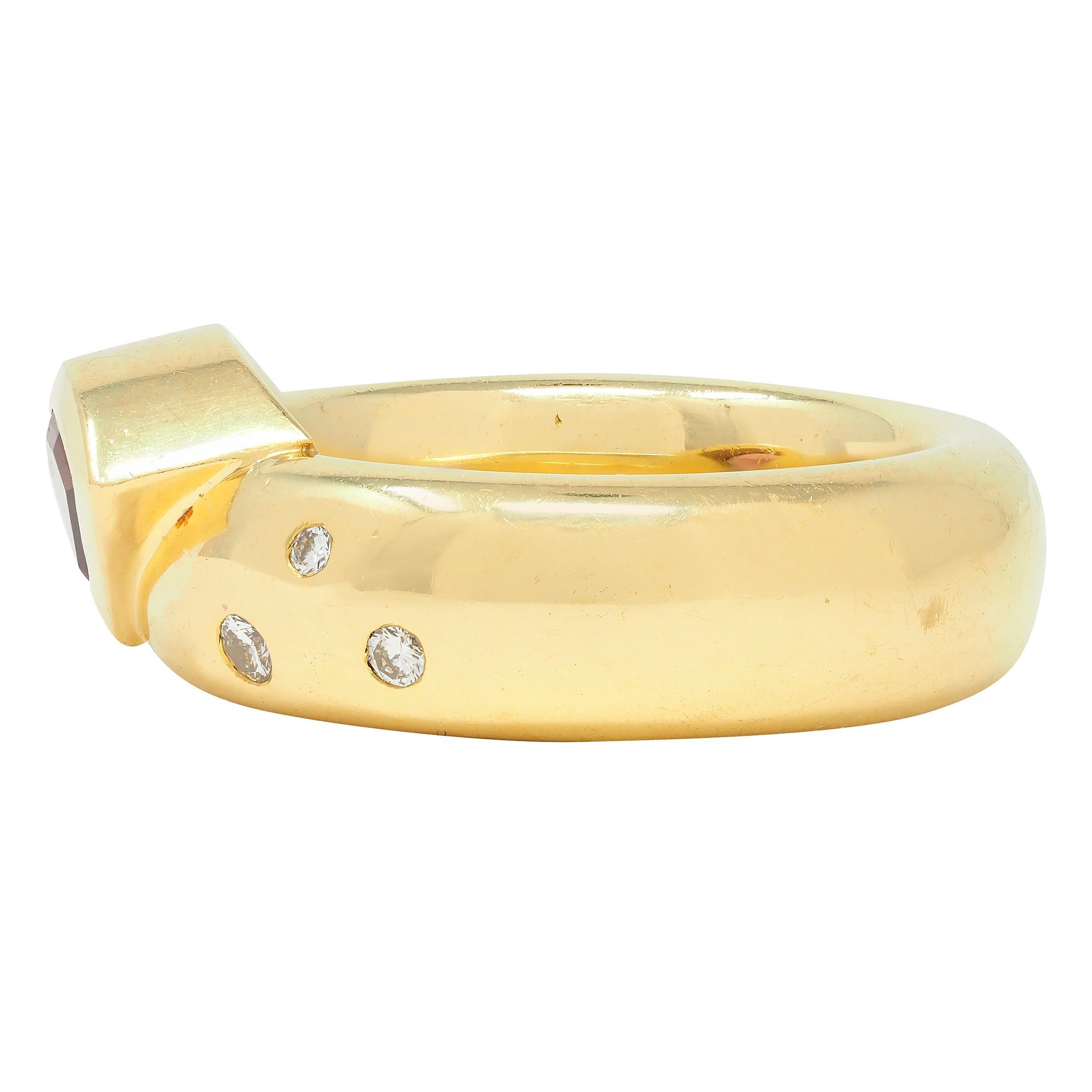 Contemporary Triangular Pink Topaz Diamond 18 Karat Yellow Gold Ring For Sale 2