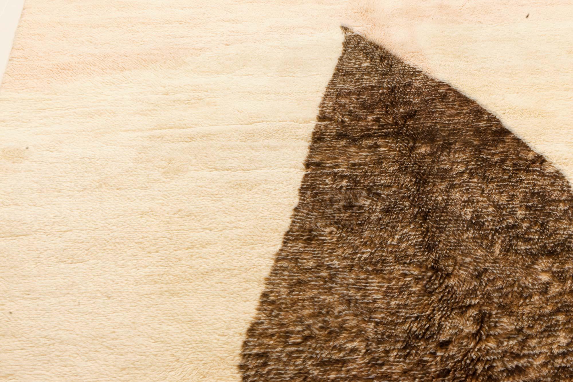 Contemporary Tribal Style Modern Moroccan Wool Rug by Doris Leslie Blau In New Condition For Sale In New York, NY