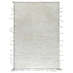 Zeitgenössischer marokkanischer weißer, grauer, handgefertigter Teppich im Stammesstil von Doris Leslie Blau