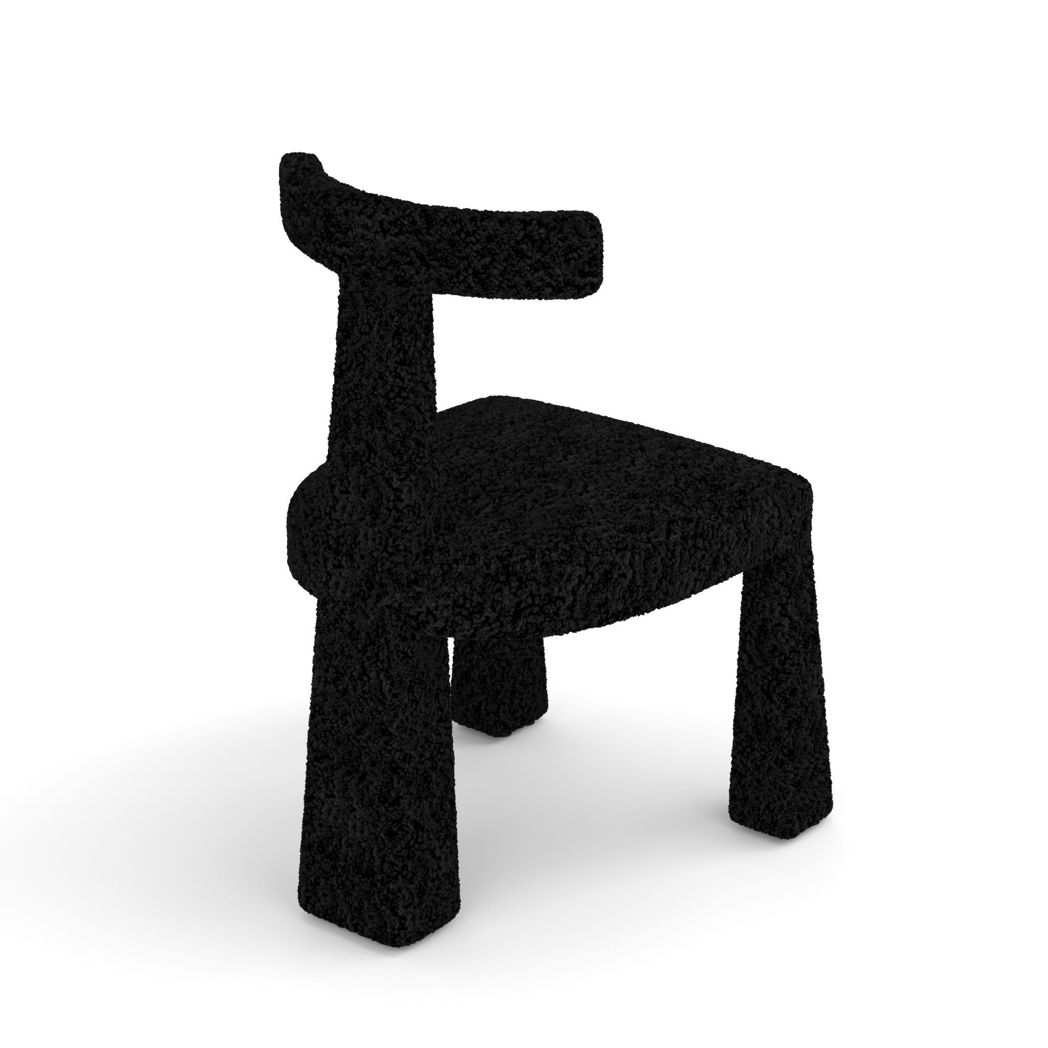 Chaise de salle à manger contemporaine à trois pieds en fausse fourrure de mouton Neuf - En vente à New York, NY