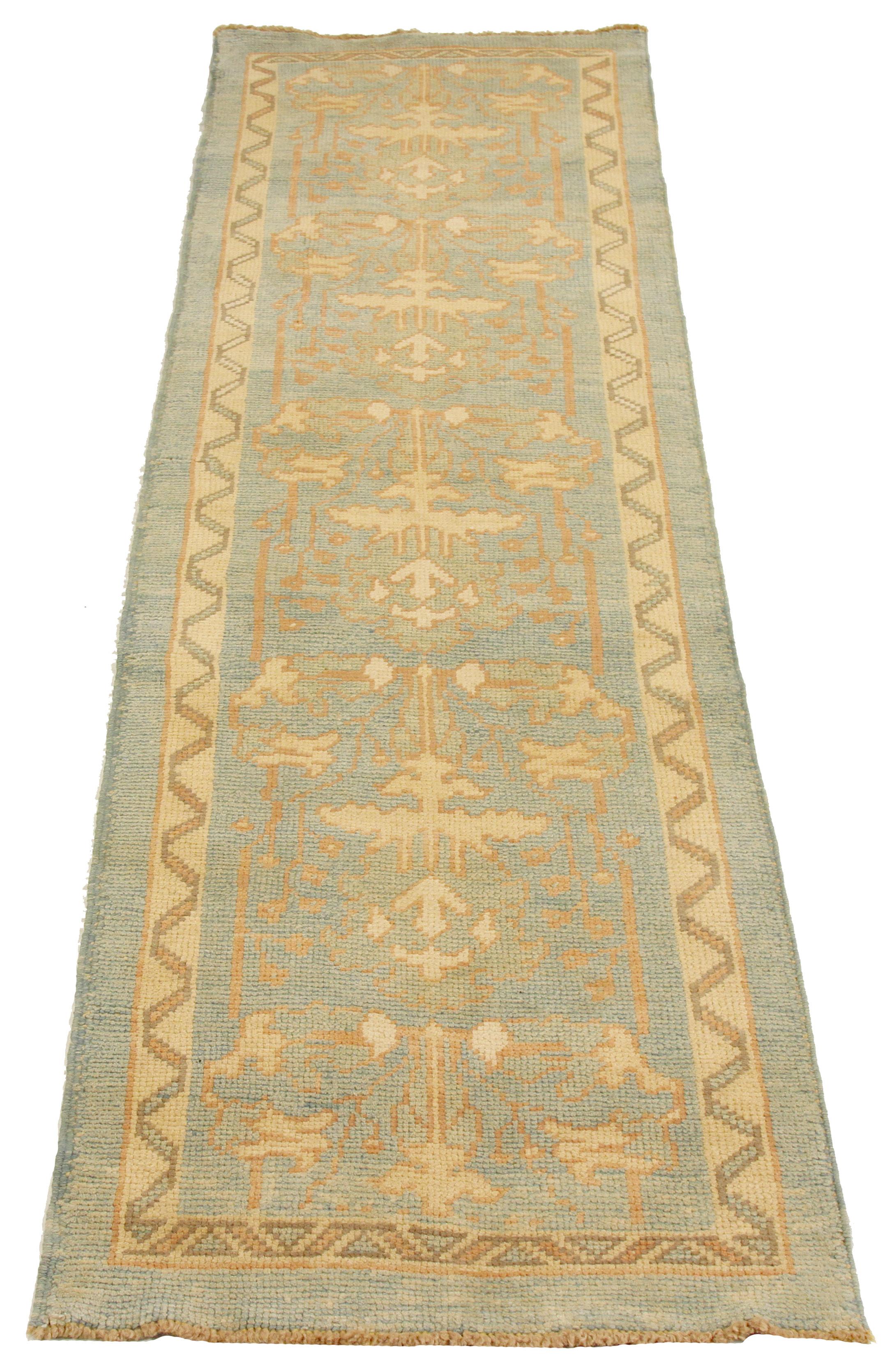 Contemporary handmade Turkish rug from high-quality sheep’s wool and colored with eco-friendly vegetable dyes that are proven safe for humans and pets alike. It’s a Donegal design showcasing a light blue field with beautiful ivory and brown
