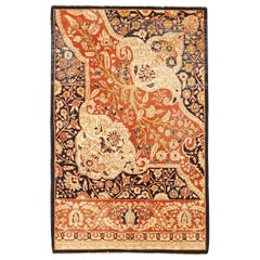 Tapis turc contemporain de style Farahan avec détails floraux noirs et ivoires