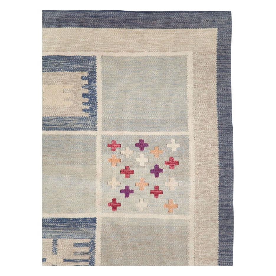 A modern Turkish flat-weave accent rug handmade during the 21st century. The design and weave are inspired by vintage Swedish Kilim rugs from the mid-20th century period.

Measures: 5' 9