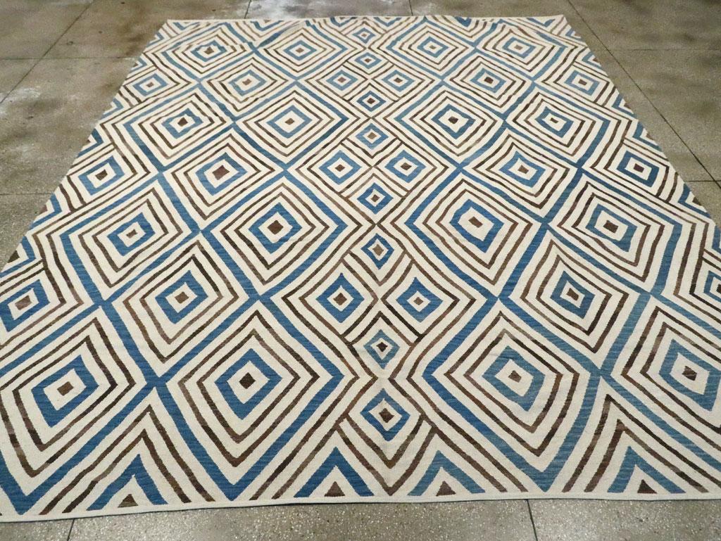 Hand-Woven Contemporary Turkish Flatweave Kilim Large Room Size Carpet In Cream and Blue