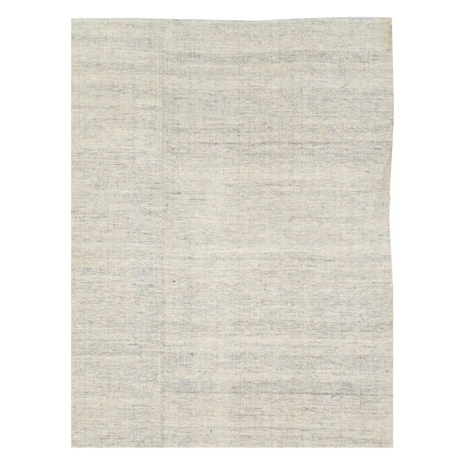 Contemporary Turkish Flat-Weave Kilim Modern Farmhouse Accent Rug in Beige In New Condition In New York, NY
