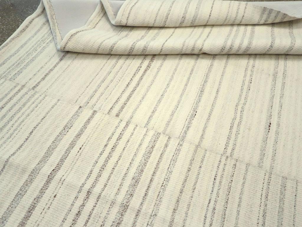 Contemporary Turkish Flatweave Kilim Room Size Carpet in Beige For Sale 4
