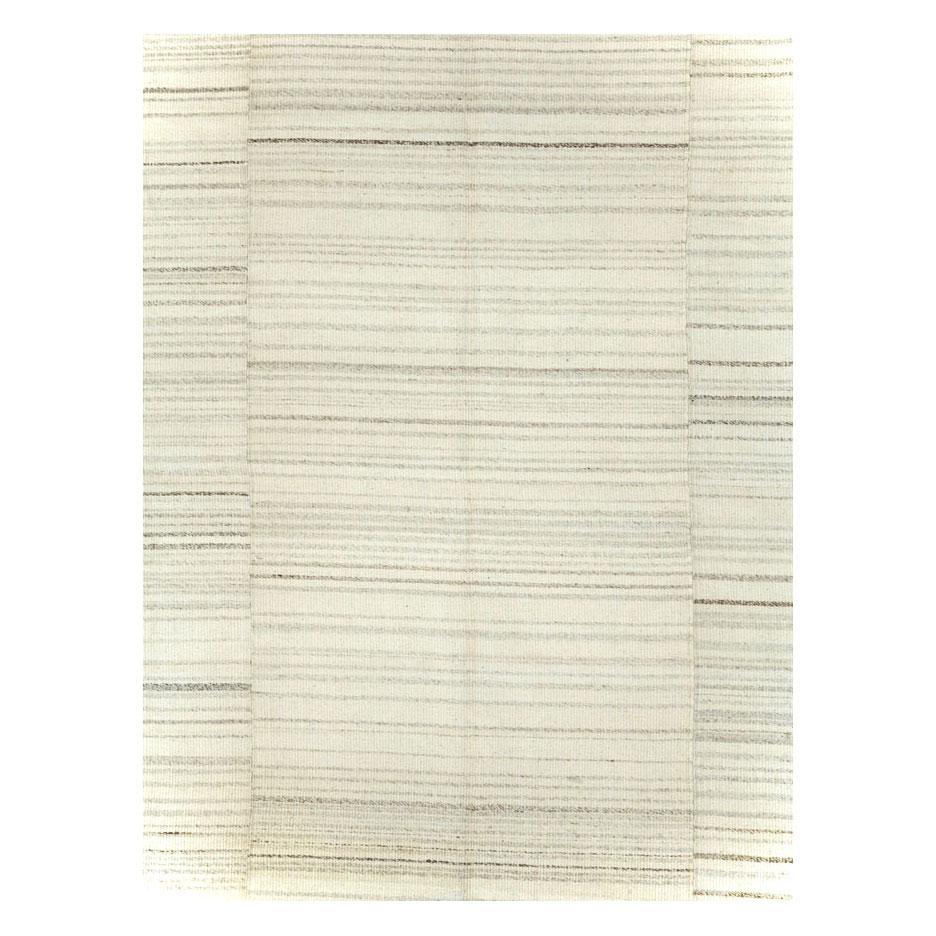 A contemporary Turkish flatweave Kilim room size carpet in beige/cream handmade during the 21st century.

Measures: 10' 2