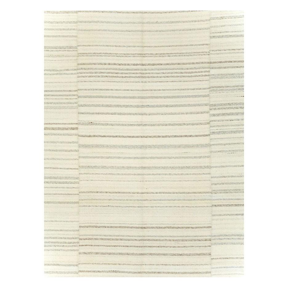 A contemporary Turkish flatweave Kilim room size carpet in beige/cream handmade during the 21st century.

Measures: 9' 7