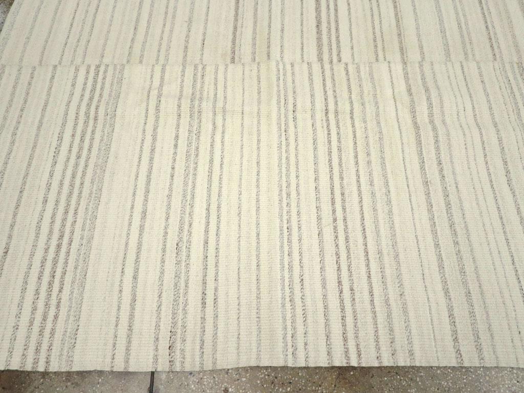 Contemporary Turkish Flatweave Kilim Room Size Carpet in Beige For Sale 1