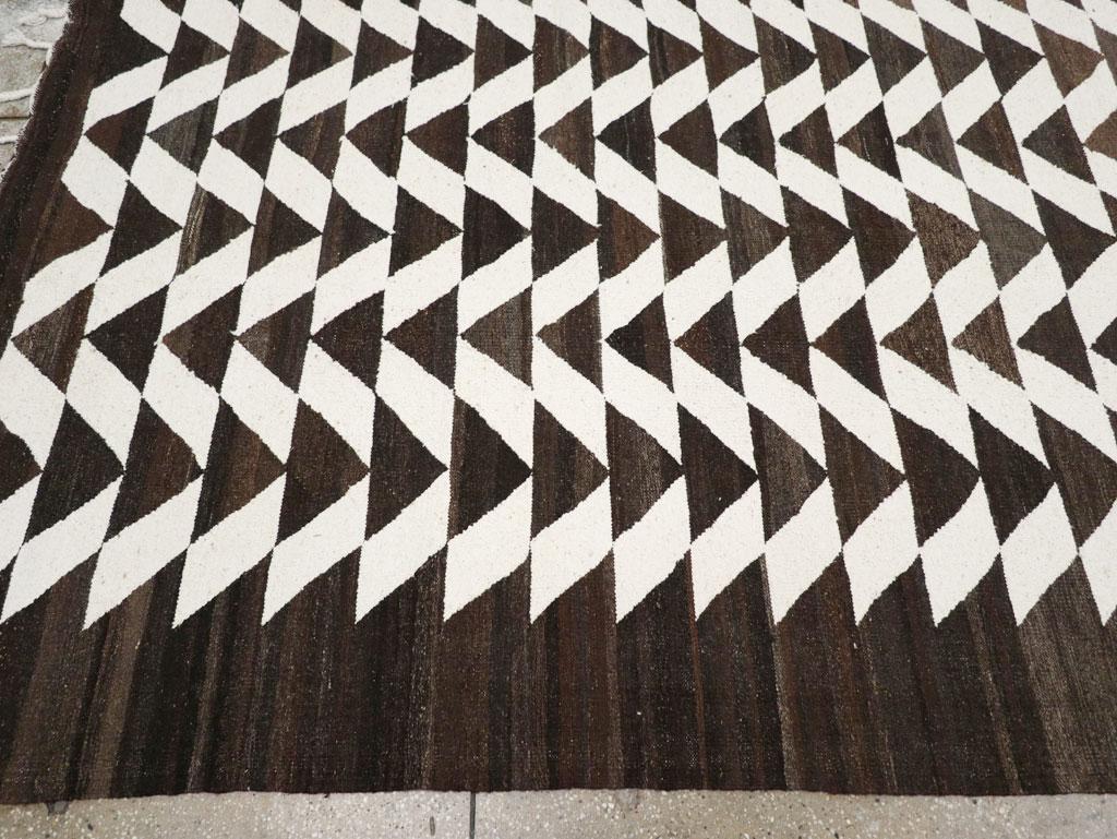 Contemporary Turkish Flatweave Kilim Room Size Carpet in Cream and Dark Brown In New Condition For Sale In New York, NY