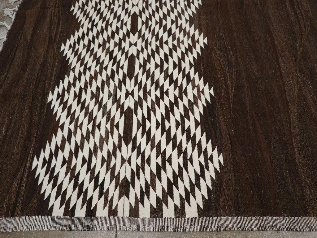 Contemporary Turkish Flatweave Kilim Room Size Carpet in Cream and Dark Brown In New Condition For Sale In New York, NY