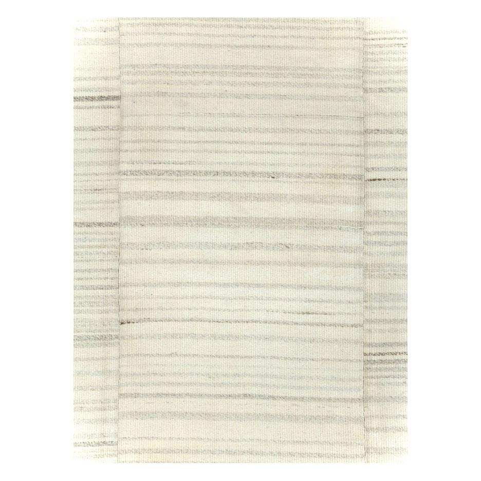 A contemporary Turkish flatweave Kilim small room size carpet in beige/cream handmade during the 21st century.

Measures: 7' 7