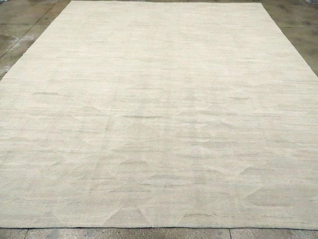 Tissé à la main Grand tapis turc contemporain à tissage plat en blanc beige en vente