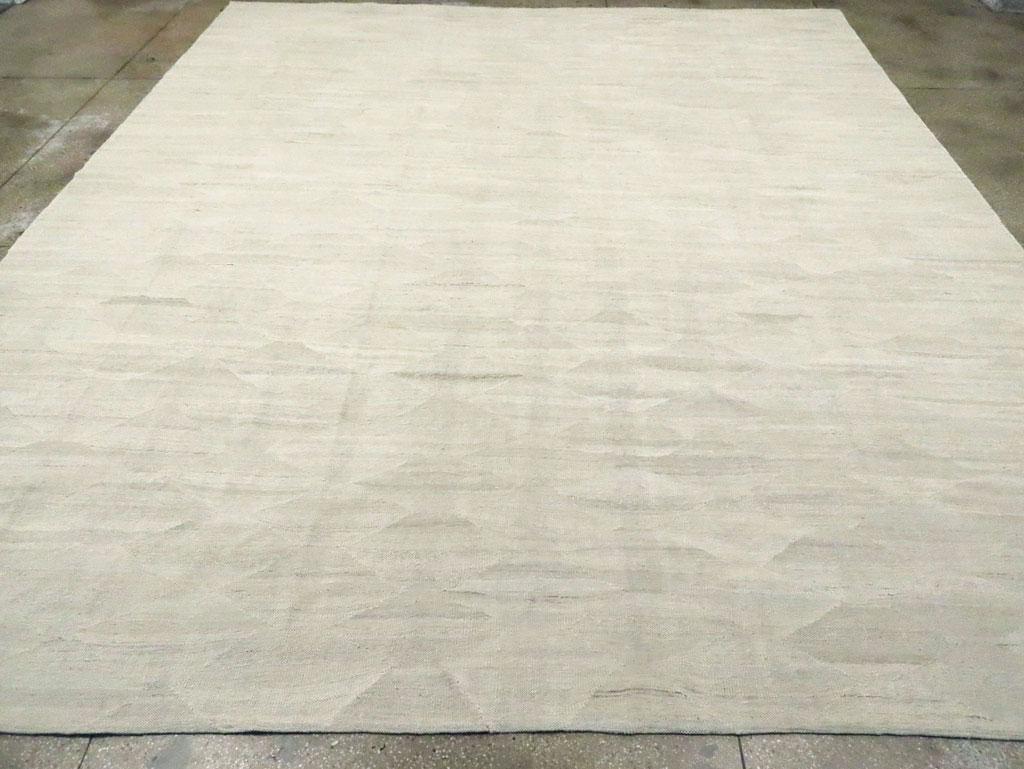 Contemporary Turkish Flatweave Large Carpet in Beige White In New Condition For Sale In New York, NY