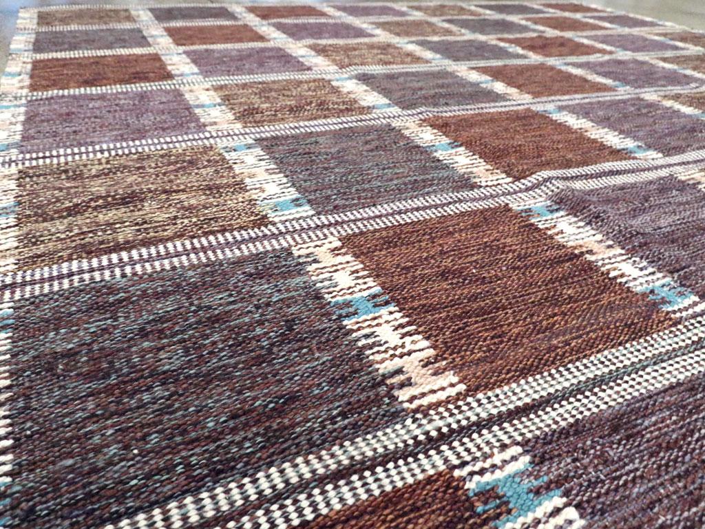Contemporary Turkish Flat-Weave Room Size Carpet Inspired by Swedish Kilims (Handgewebt) im Angebot