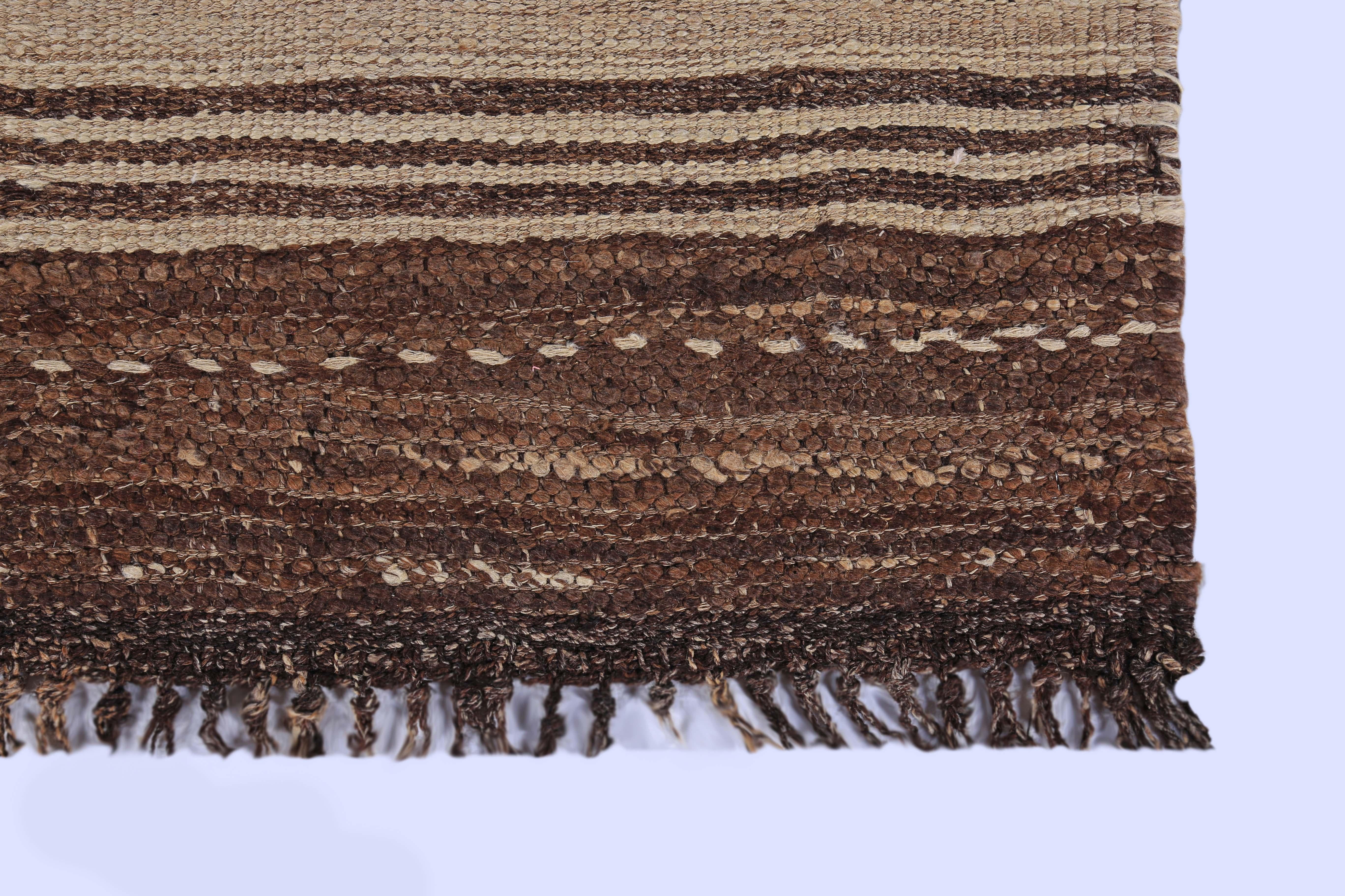 Contemporary Turkish Kilim Rug with Brown Stripes on Beige Field In New Condition For Sale In Dallas, TX