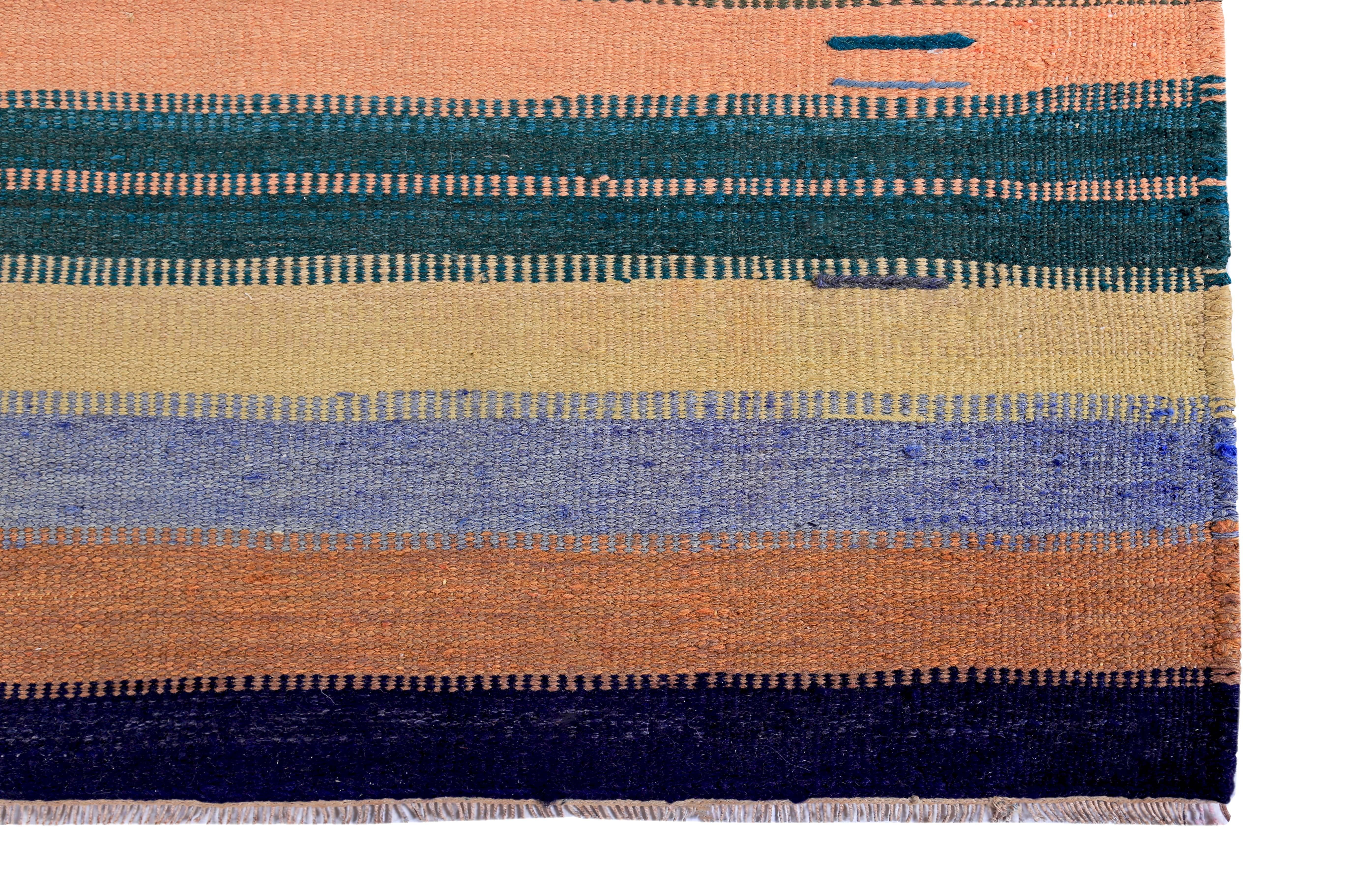 Alfombra turca contemporánea Kilim con rayas verdes y rosas sobre fondo negro Tejido a mano en venta