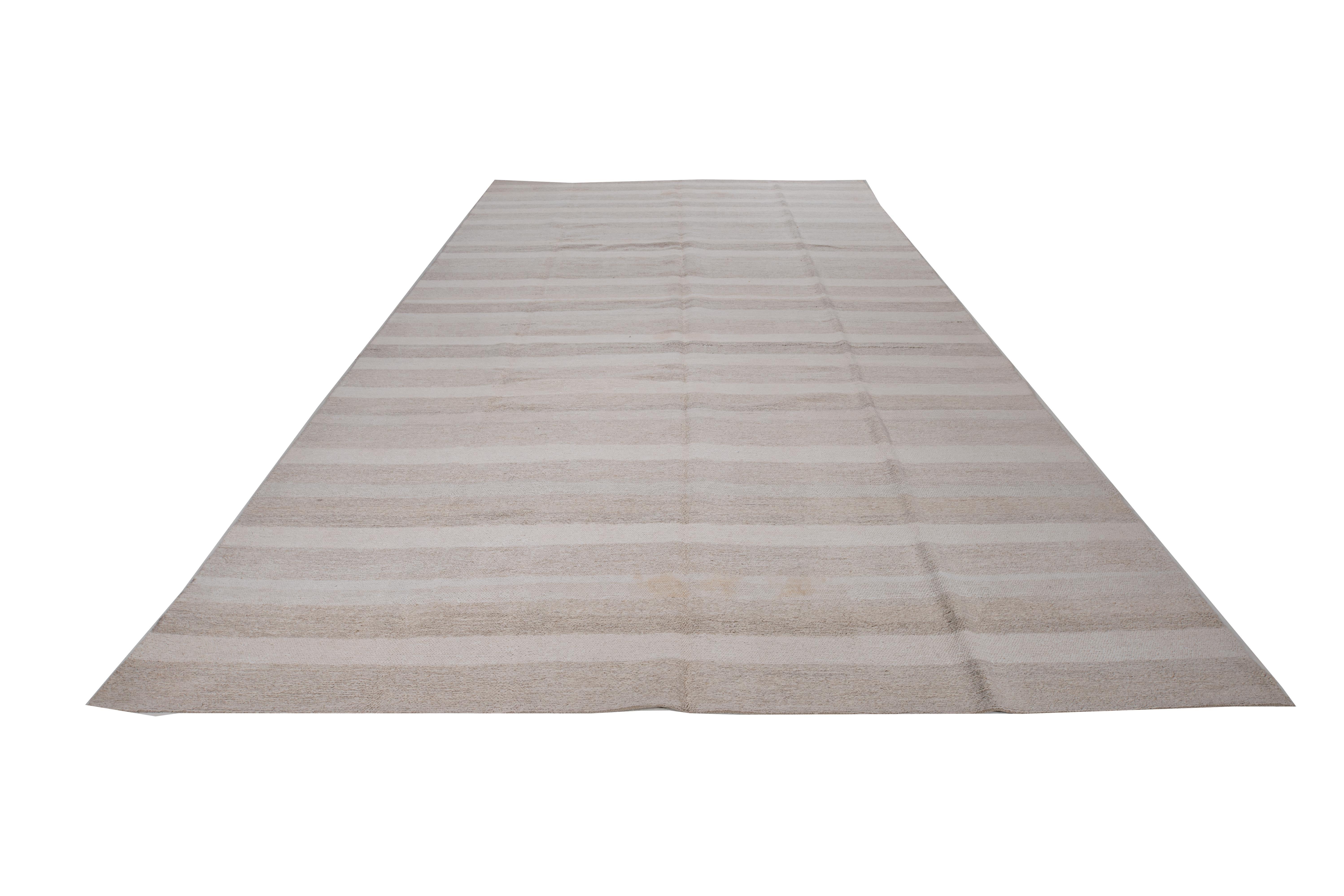 Contemporary Turkish Large Sumak Rug Made with Recycled Hemp In Good Condition In Istanbul, TR