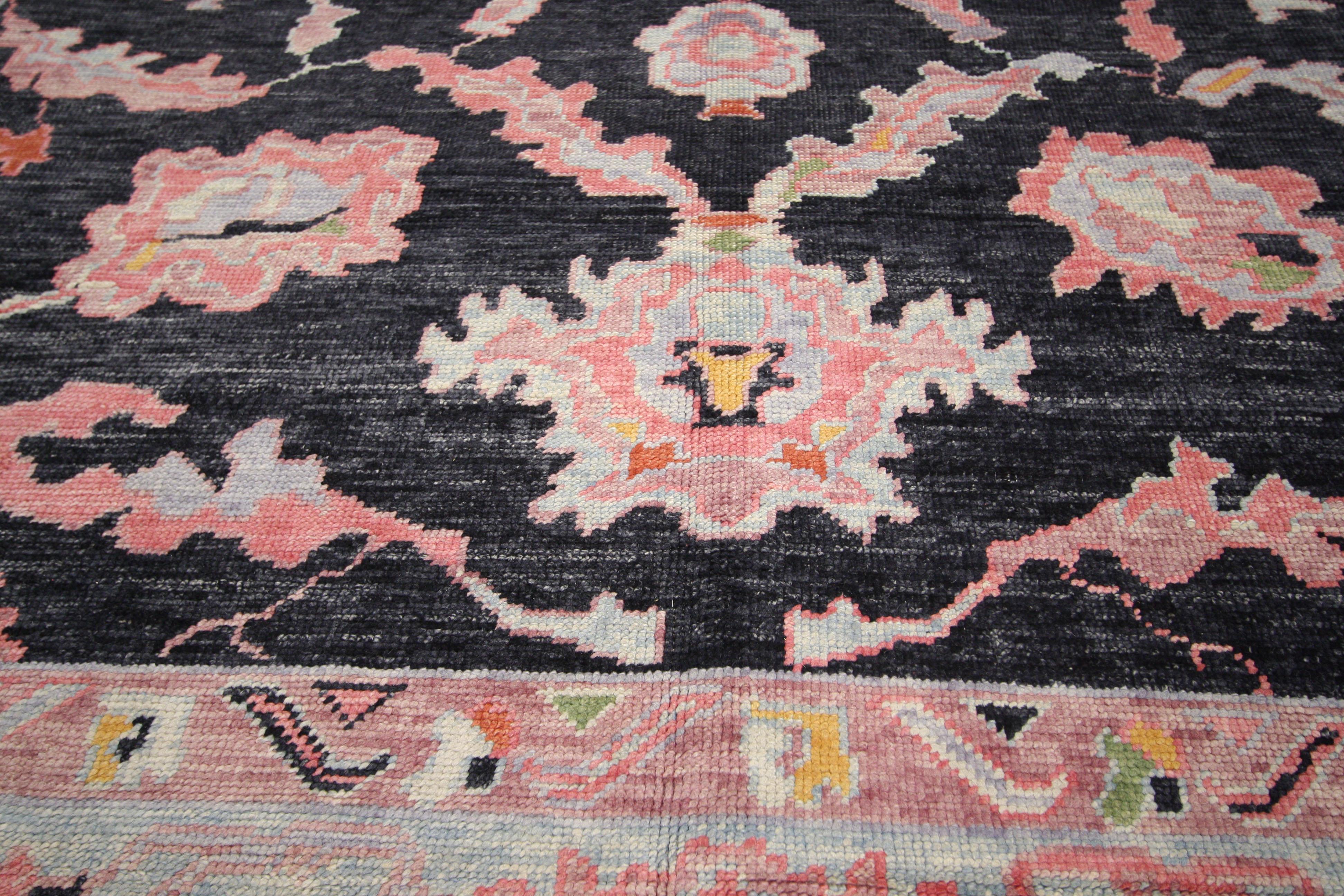Contemporary Turkish Oushak Area Rug with Modern Colors In New Condition For Sale In Dallas, TX