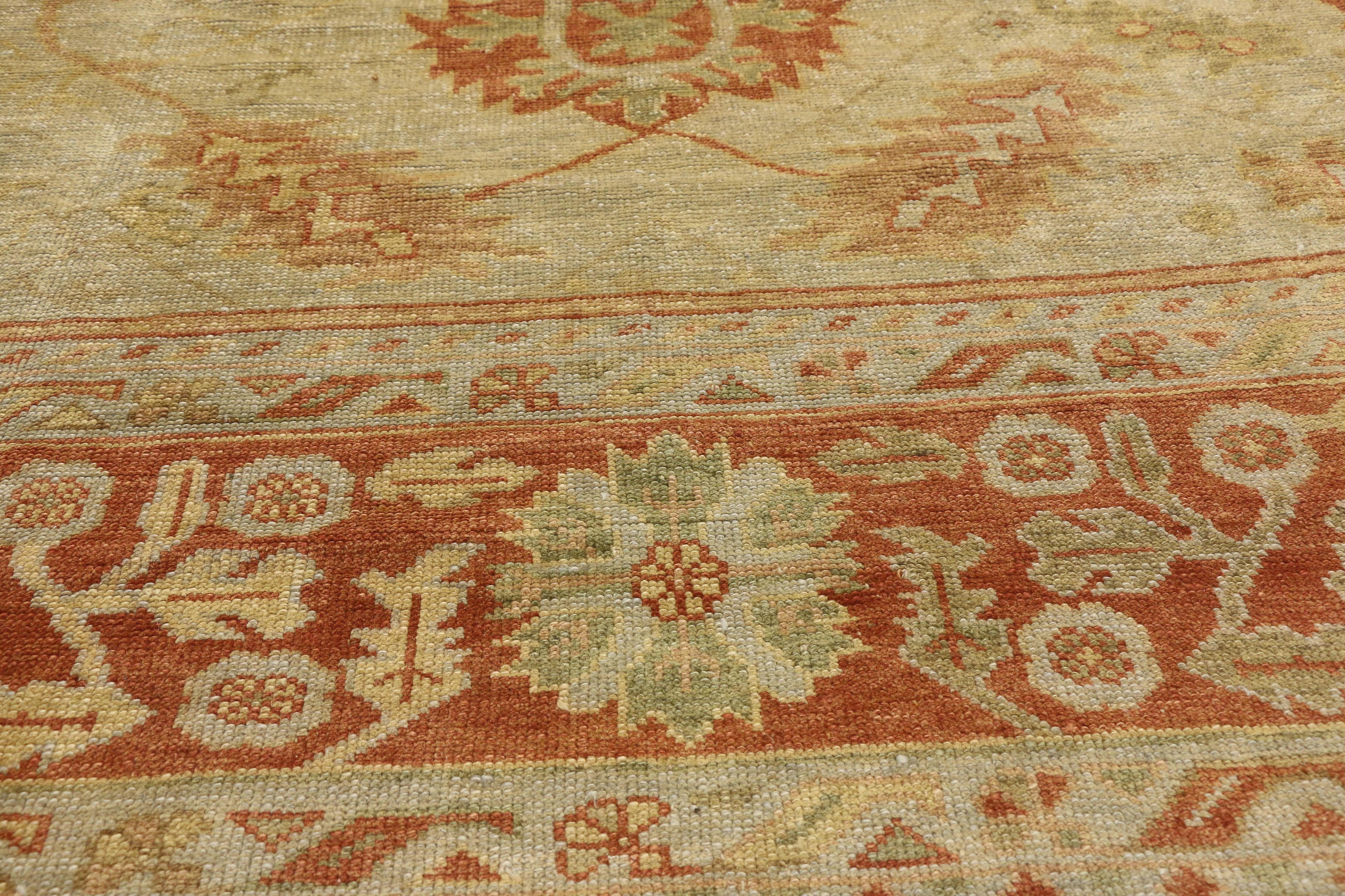 Noué à la main Nouveau tapis turc contemporain d'Oushak avec style colonial espagnol en vente