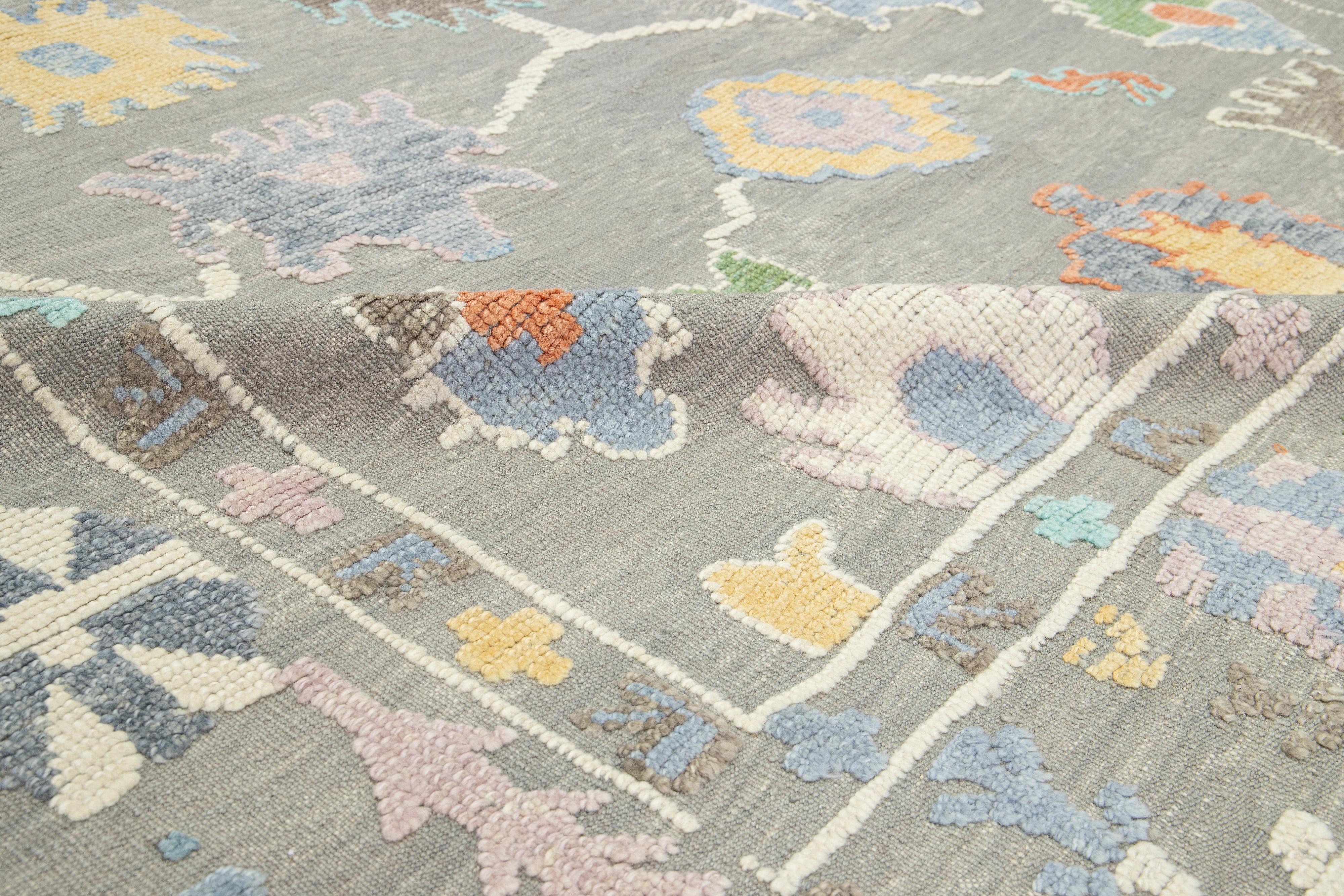 Contemporary Turkish Oushak Floral Wool Rug Handmade In Light Gray Color For Sale 6