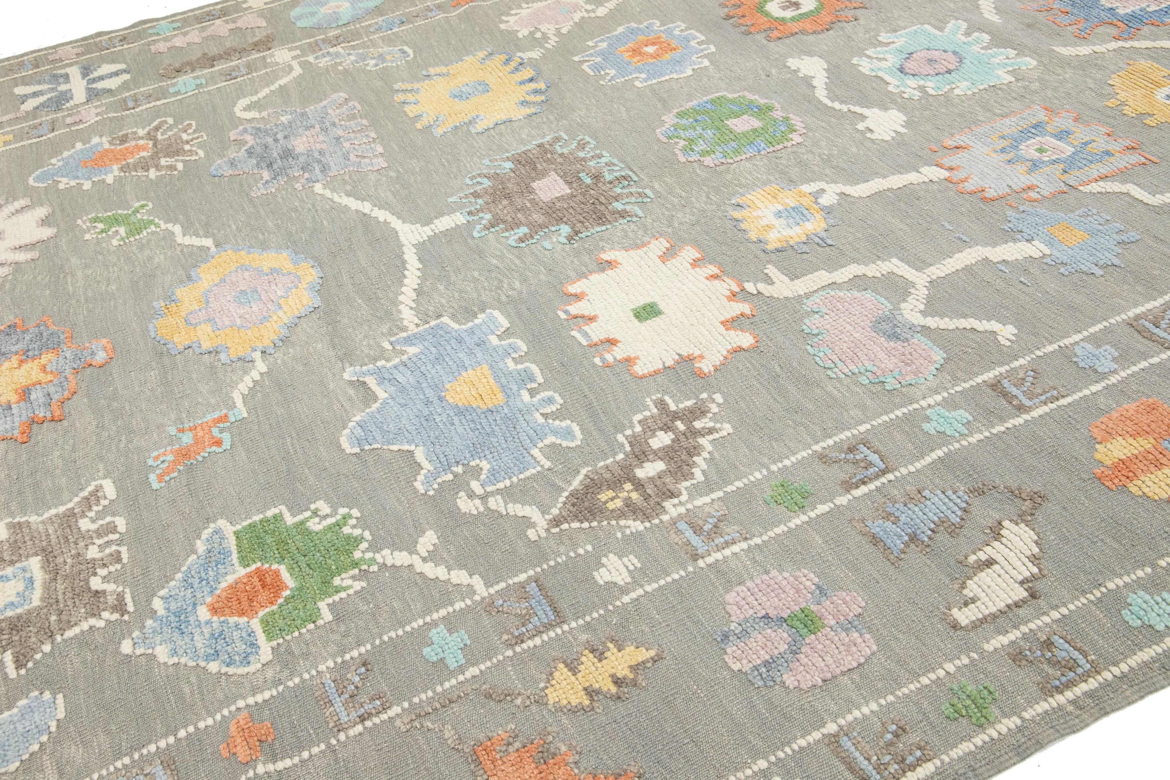 Contemporary Turkish Oushak Floral Wool Rug Handmade In Light Gray Color In New Condition For Sale In Norwalk, CT